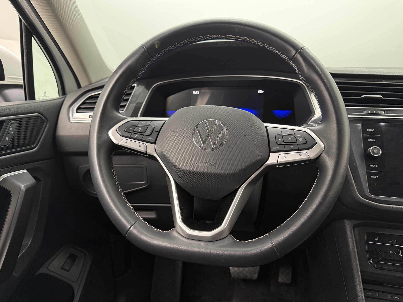 Thumbnail: 2024 Volkswagen Tiguan - 4