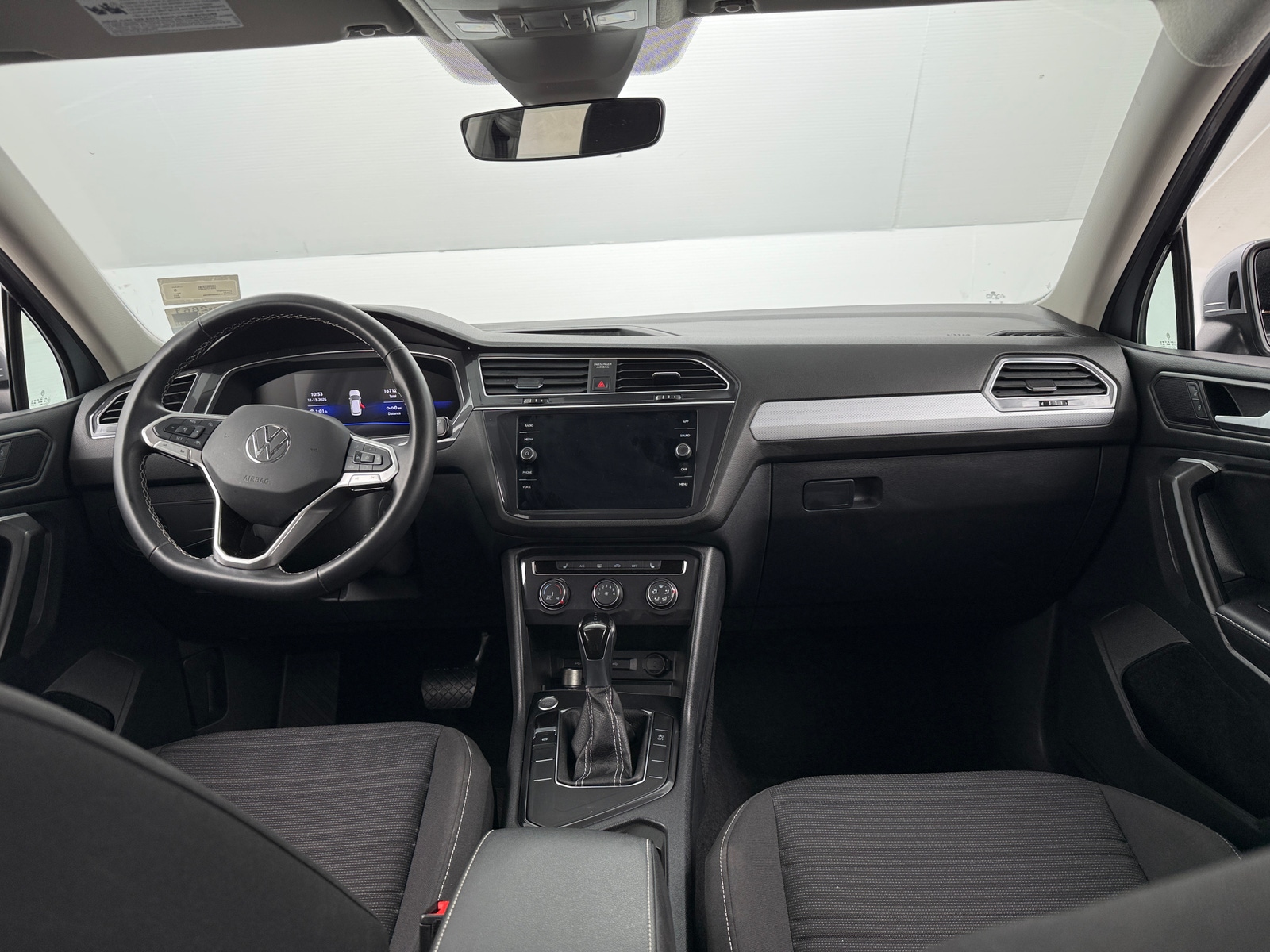 Thumbnail: 2024 Volkswagen Tiguan - 3