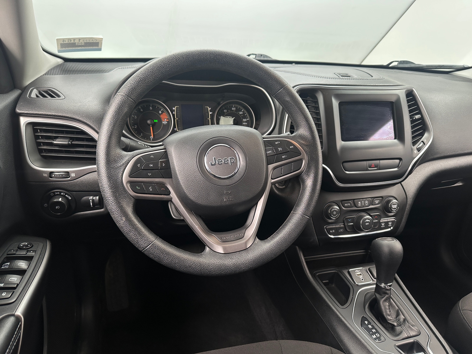 Thumbnail: 2019 Jeep Cherokee - 5