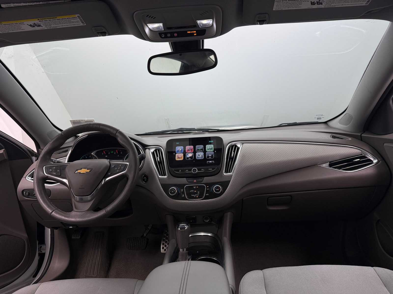 Thumbnail: 2017 Chevrolet Malibu - 3