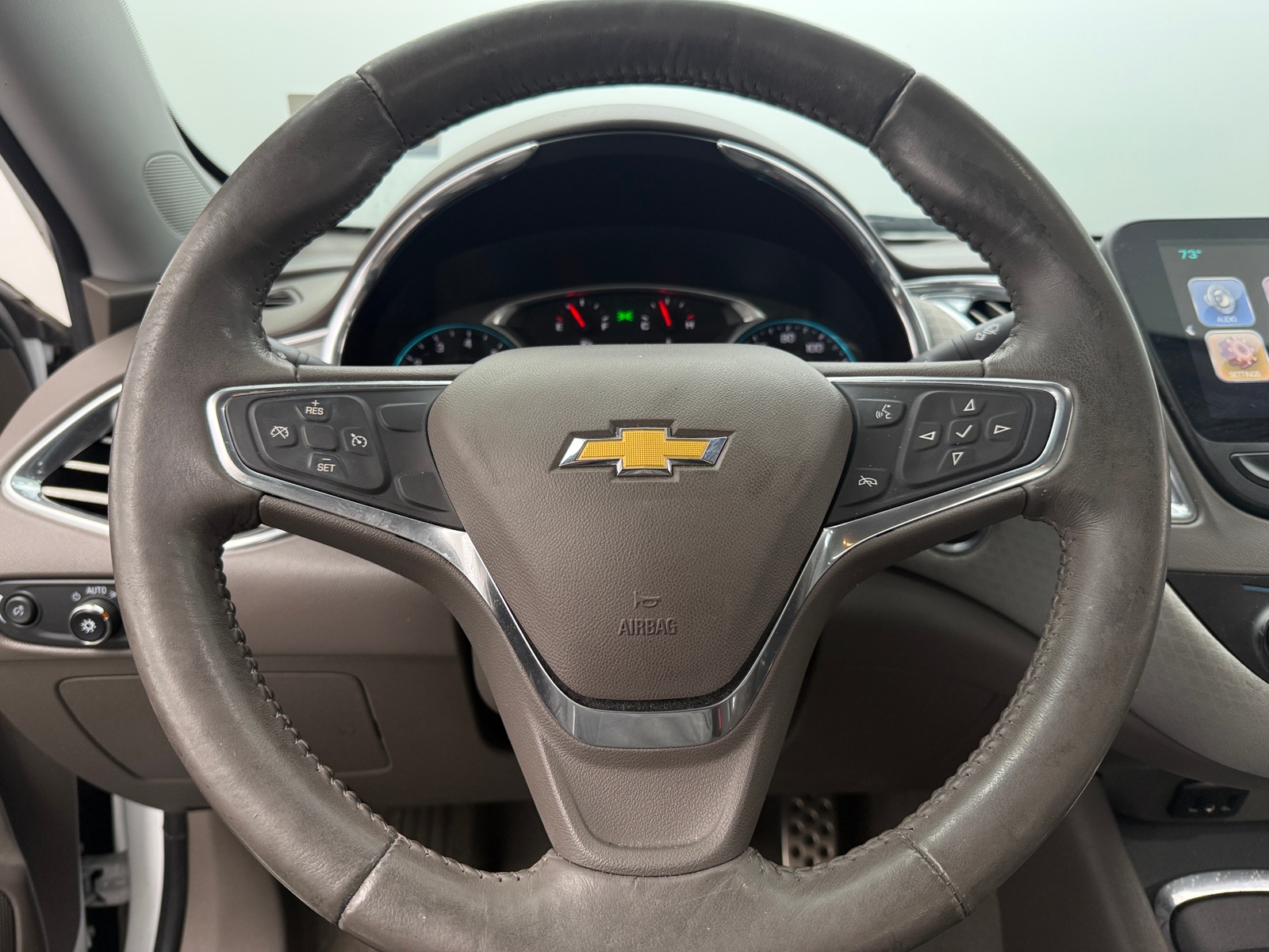 Thumbnail: 2017 Chevrolet Malibu - 5