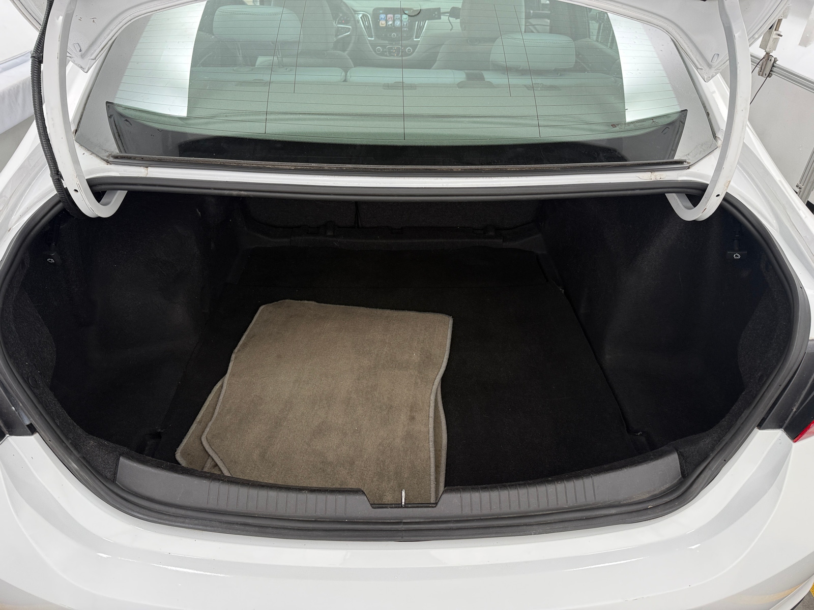 Thumbnail: 2017 Chevrolet Malibu - 7