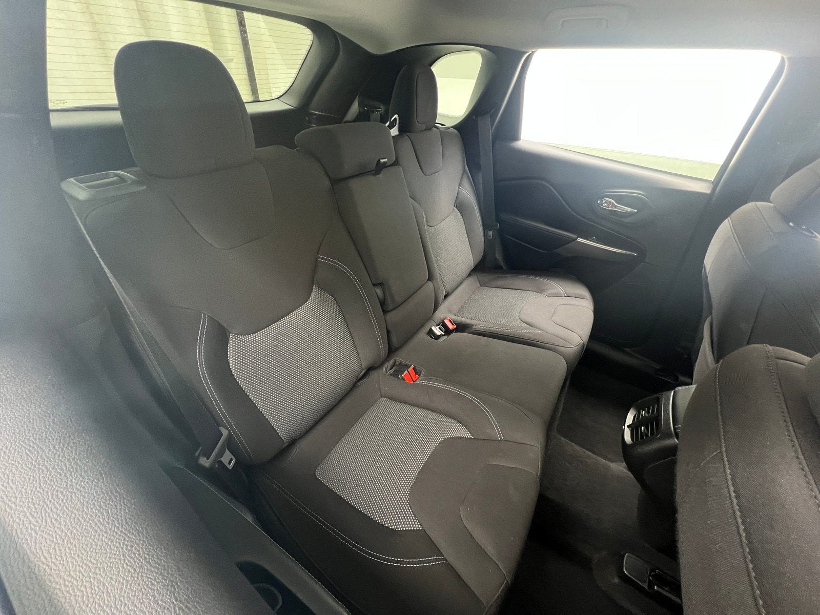 Thumbnail: 2020 Jeep Cherokee - 6