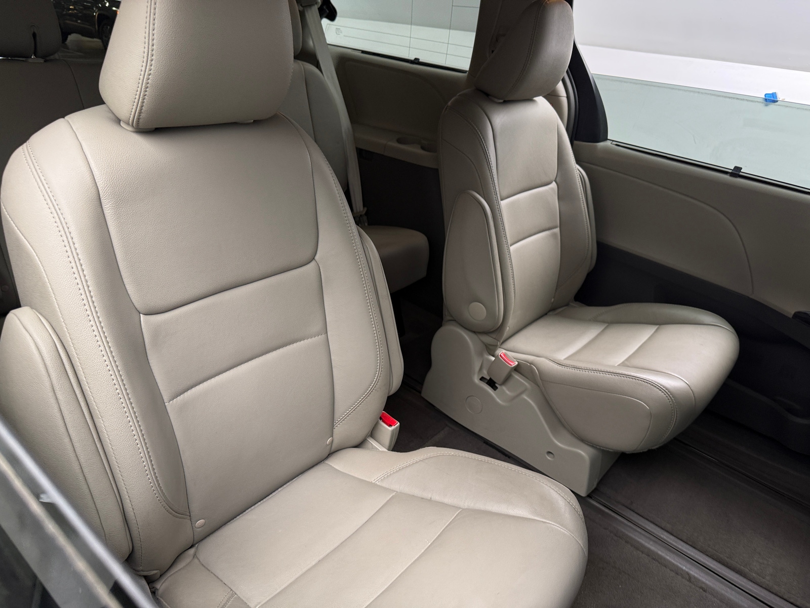 Thumbnail: 2015 Toyota Sienna - 5