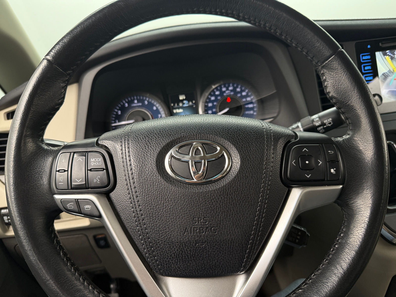 Thumbnail: 2015 Toyota Sienna - 4