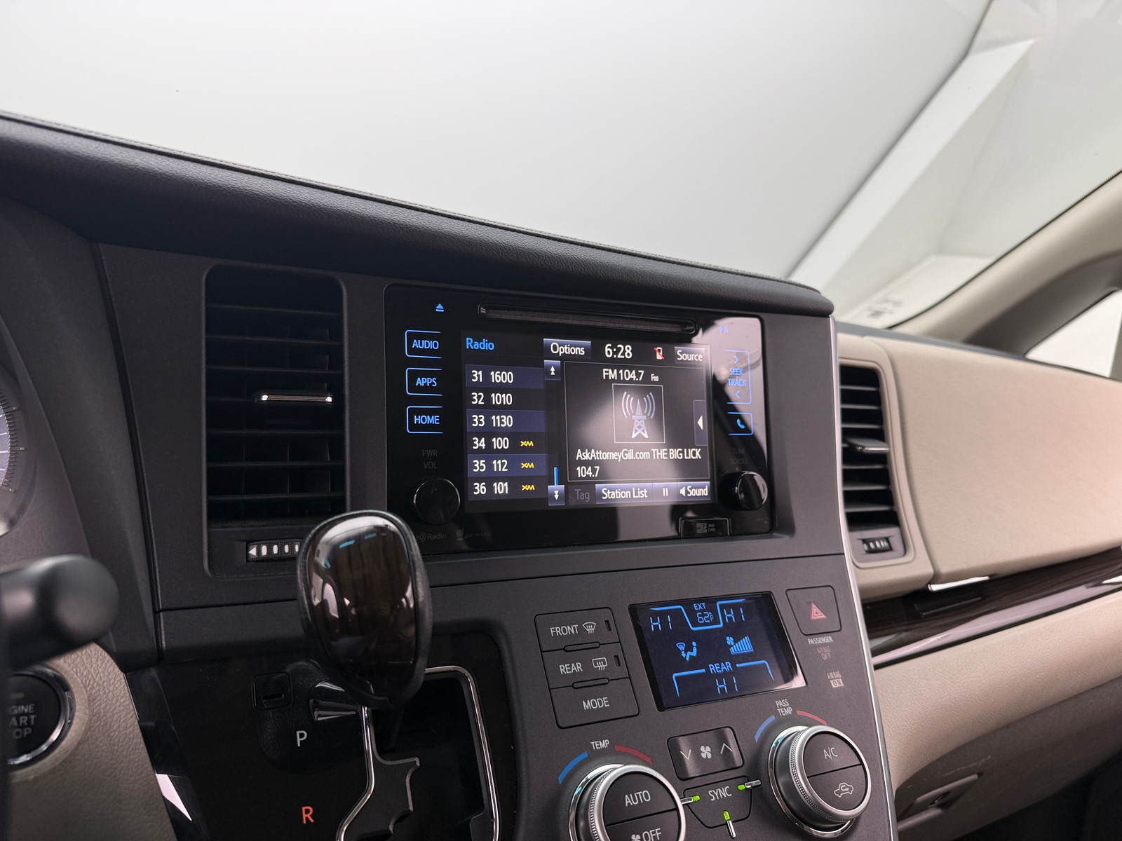 Thumbnail: 2015 Toyota Sienna - 3