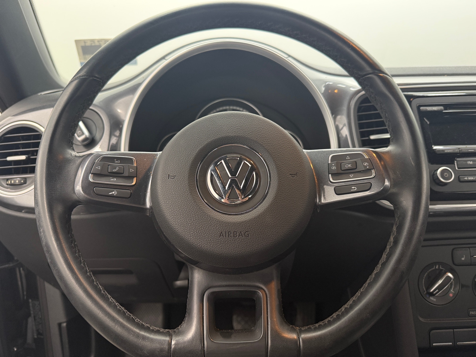 Thumbnail: 2014 Volkswagen Beetle - 4