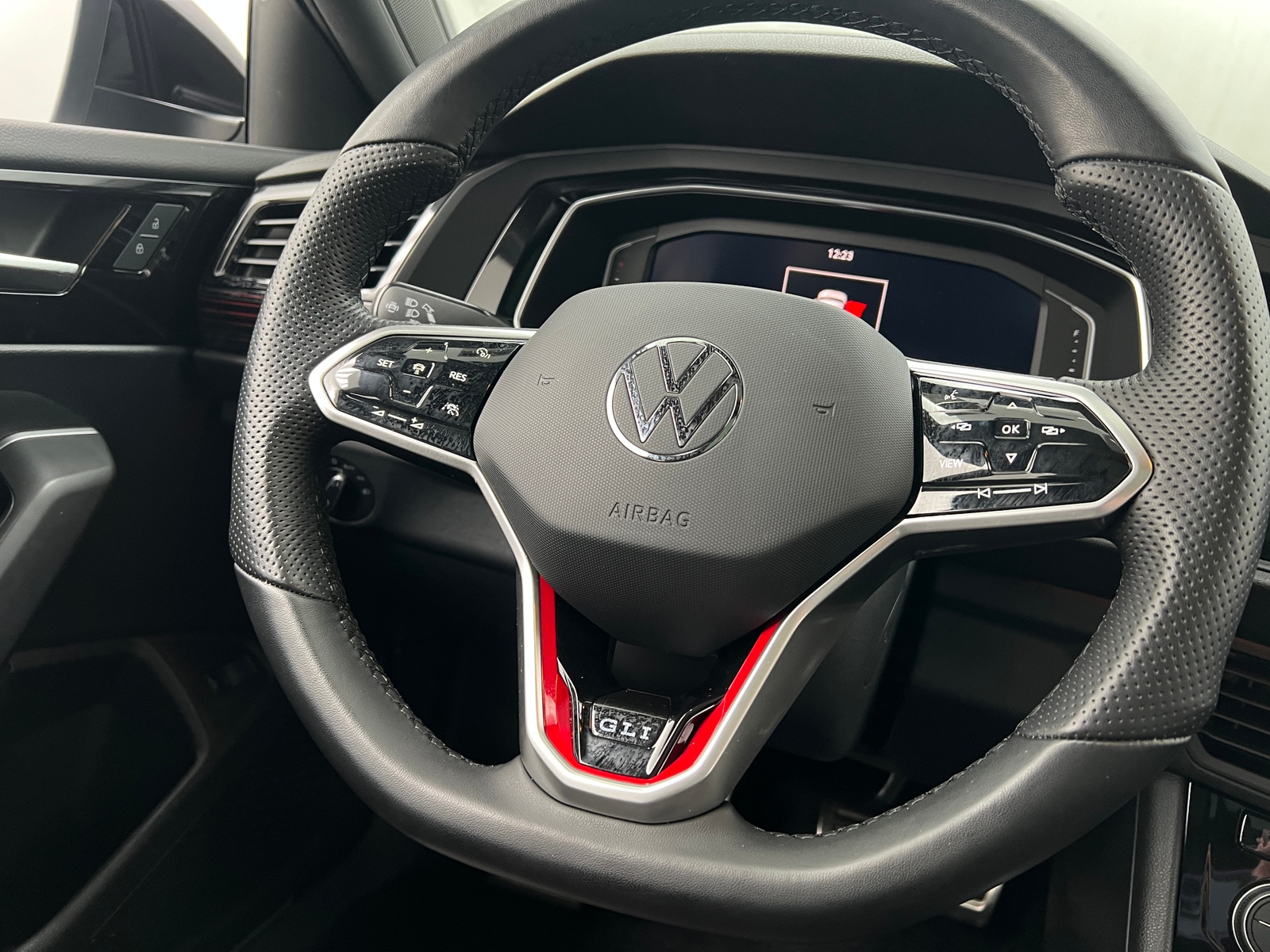 Thumbnail: 2023 Volkswagen Jetta - 4