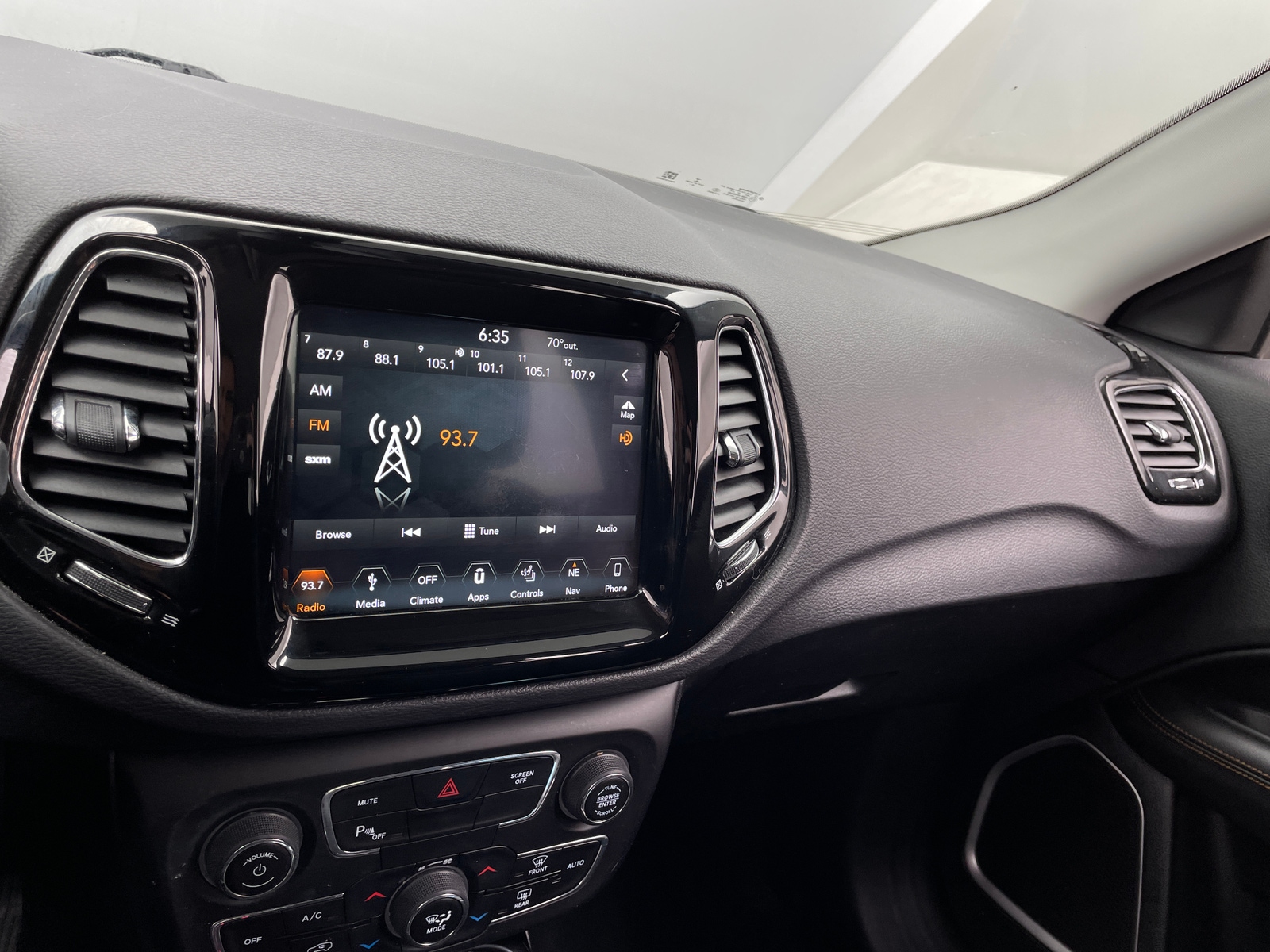 Thumbnail: 2018 Jeep Compass - 3