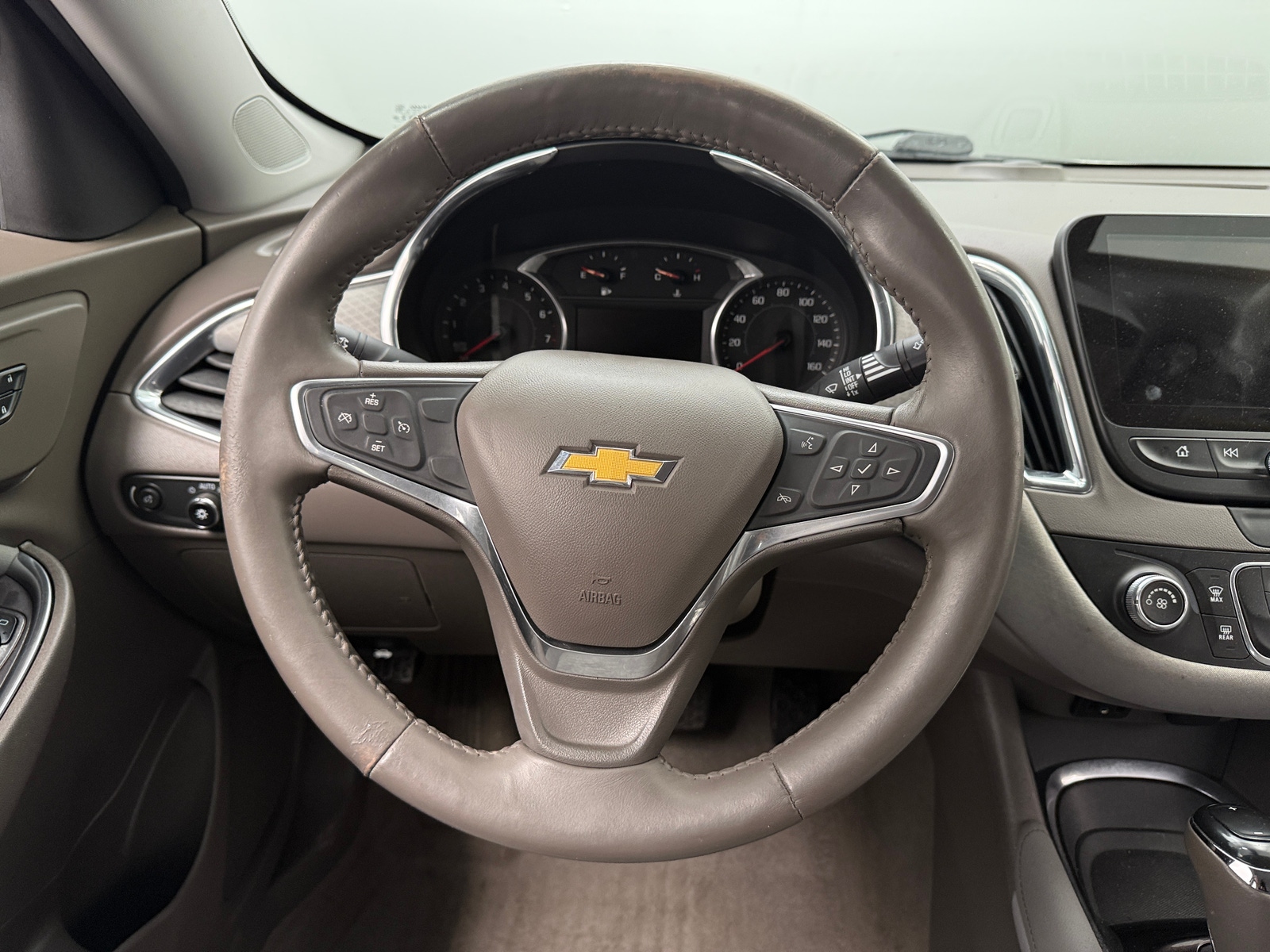 Thumbnail: 2017 Chevrolet Malibu - 5