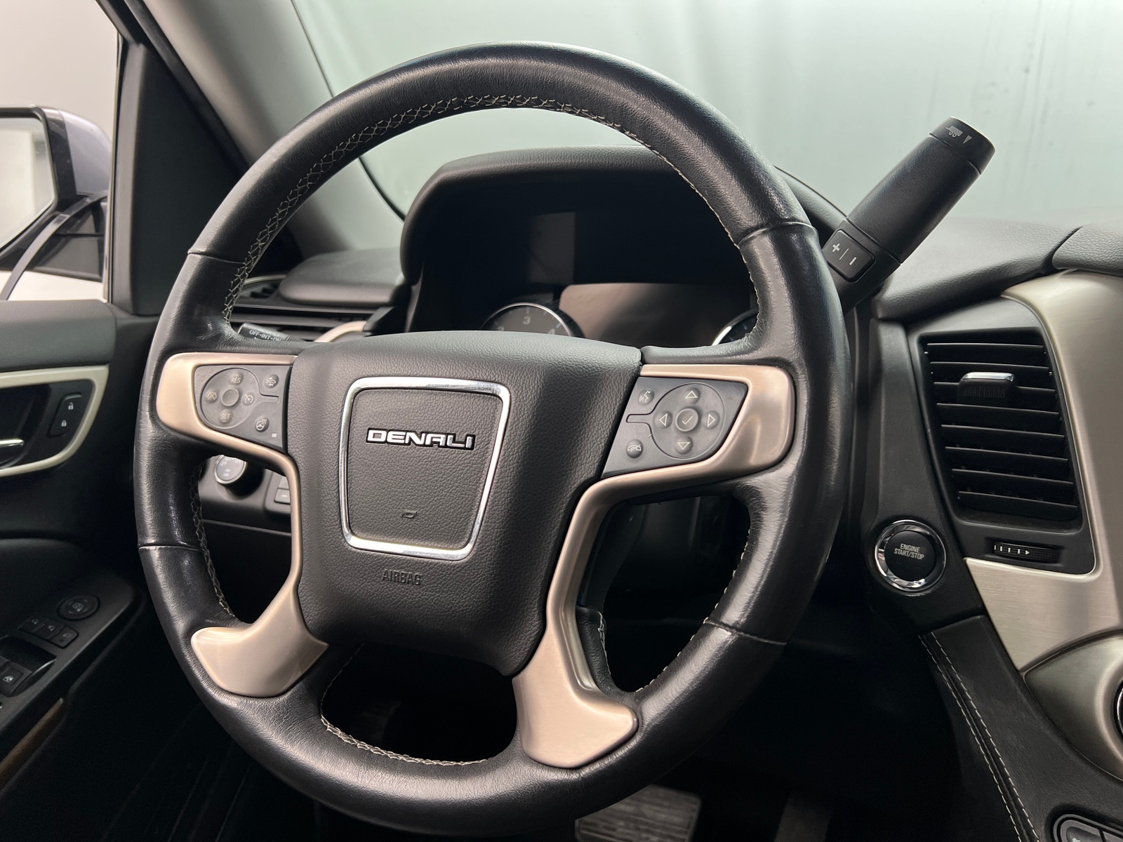 Thumbnail: 2019 GMC Yukon XL - 4