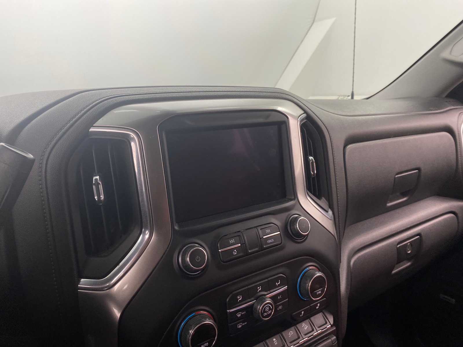 Thumbnail: 2019 Chevrolet Silverado 1500 - 4