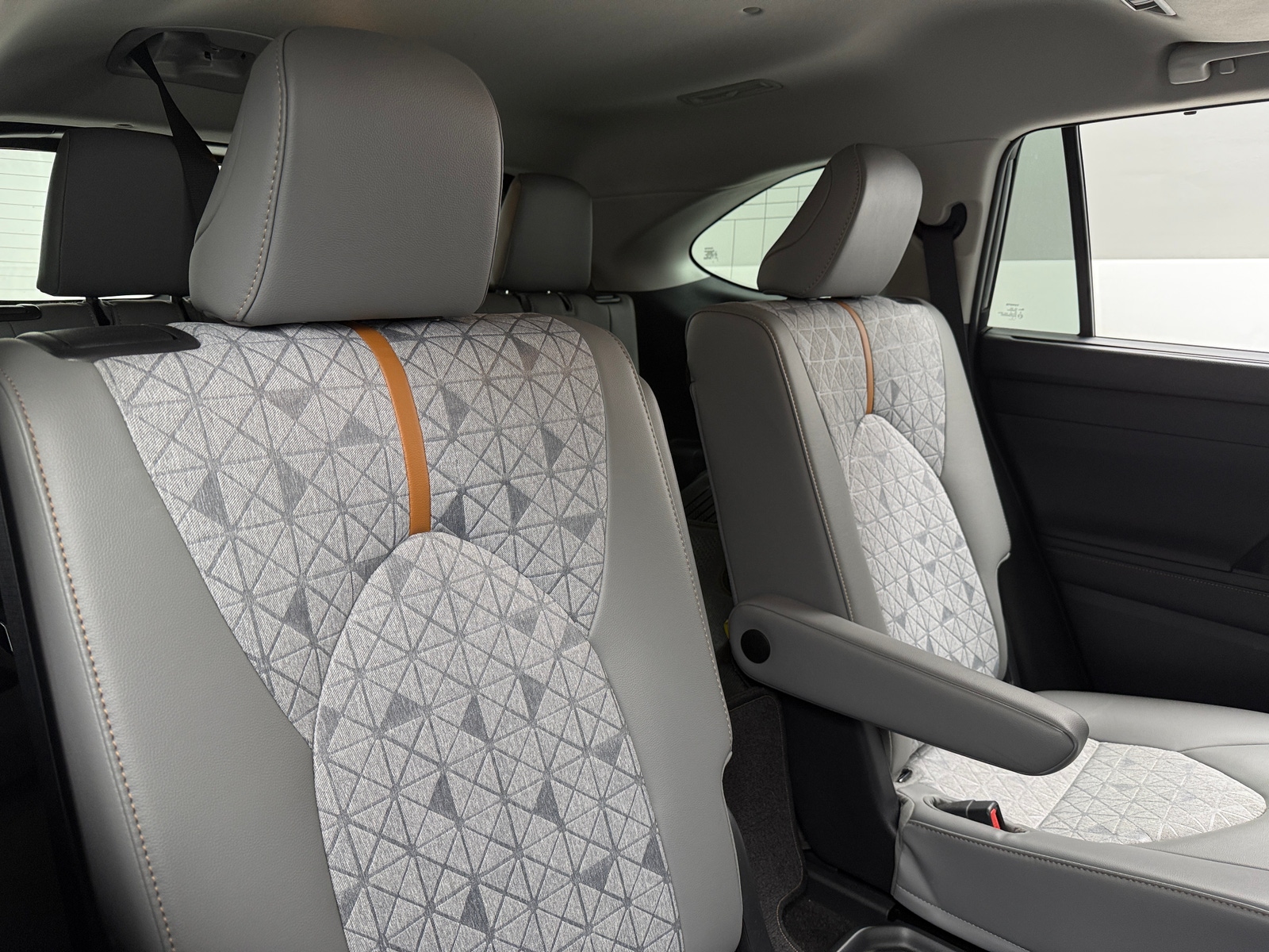 Thumbnail: 2023 Toyota Highlander - 5