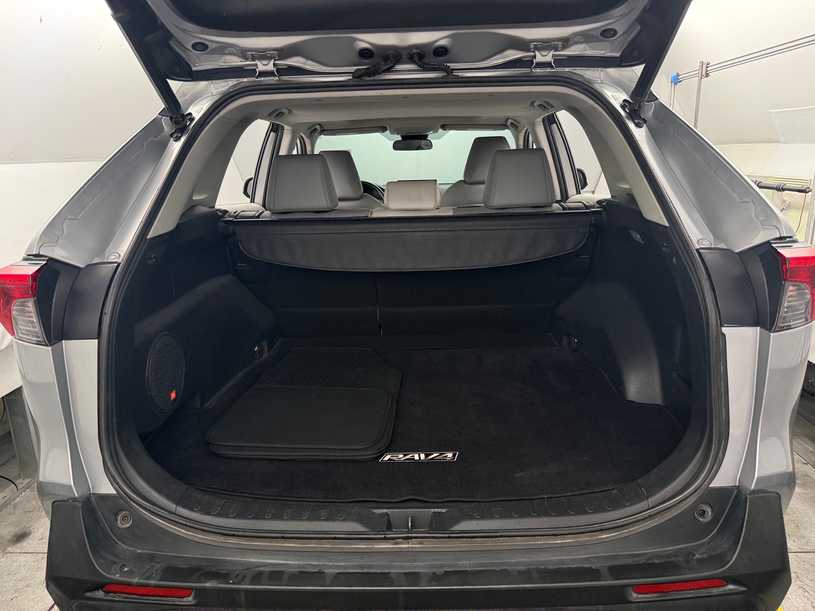 Thumbnail: 2020 Toyota RAV4 - 6