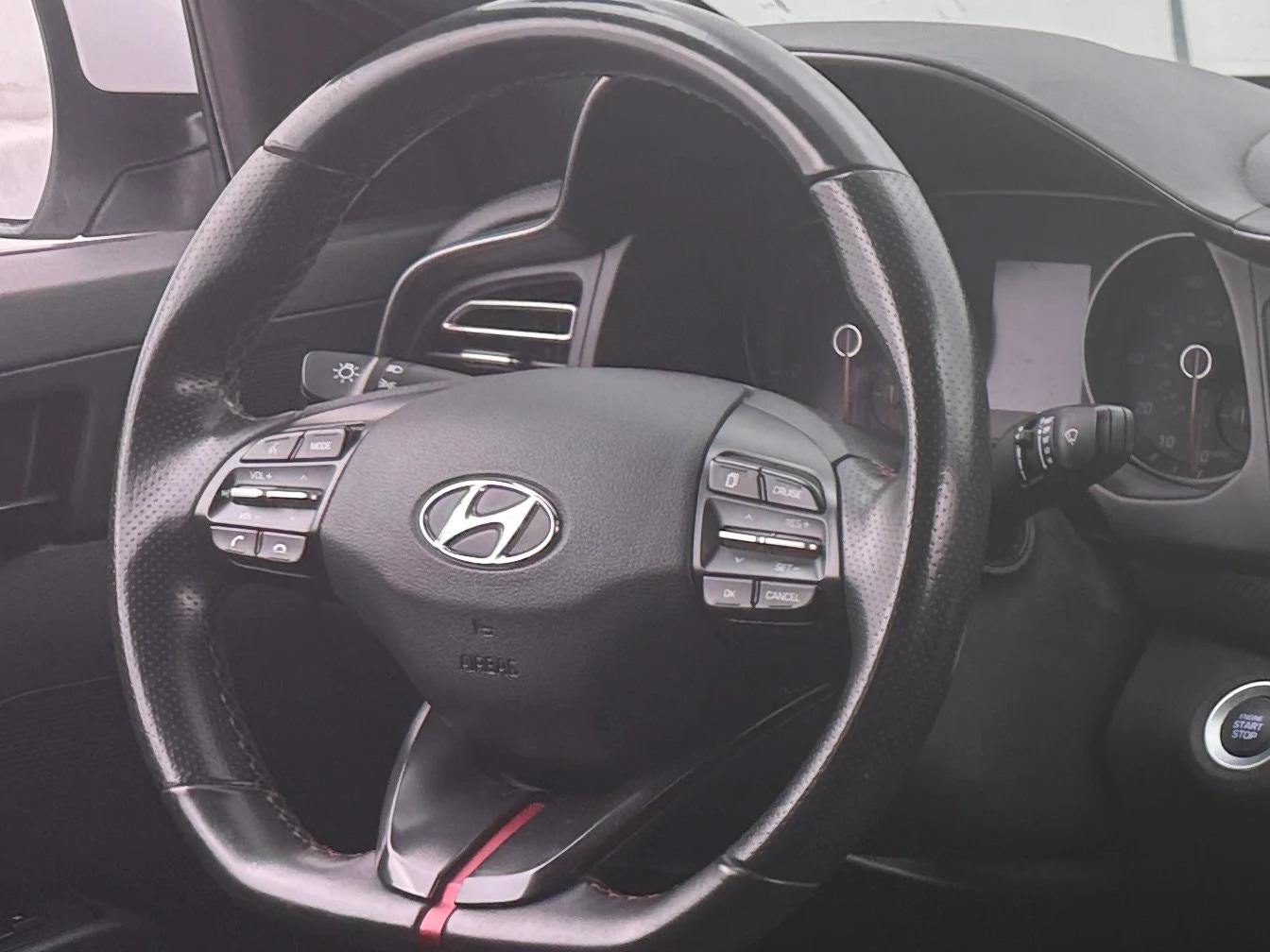 Thumbnail: 2019 Hyundai Elantra - 4