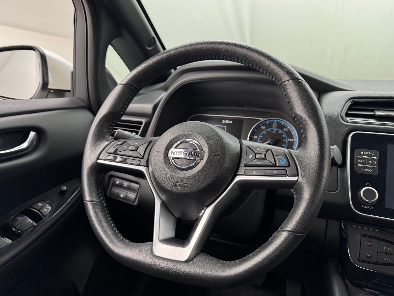 Thumbnail: 2020 Nissan Leaf - 5