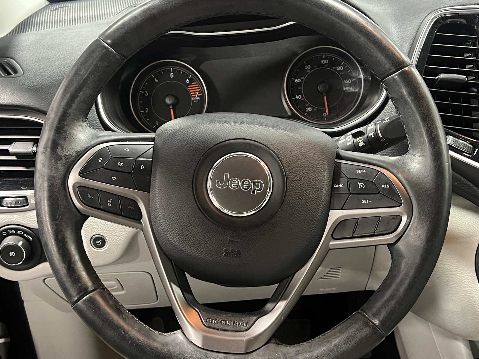 Thumbnail: 2019 Jeep Cherokee - 4