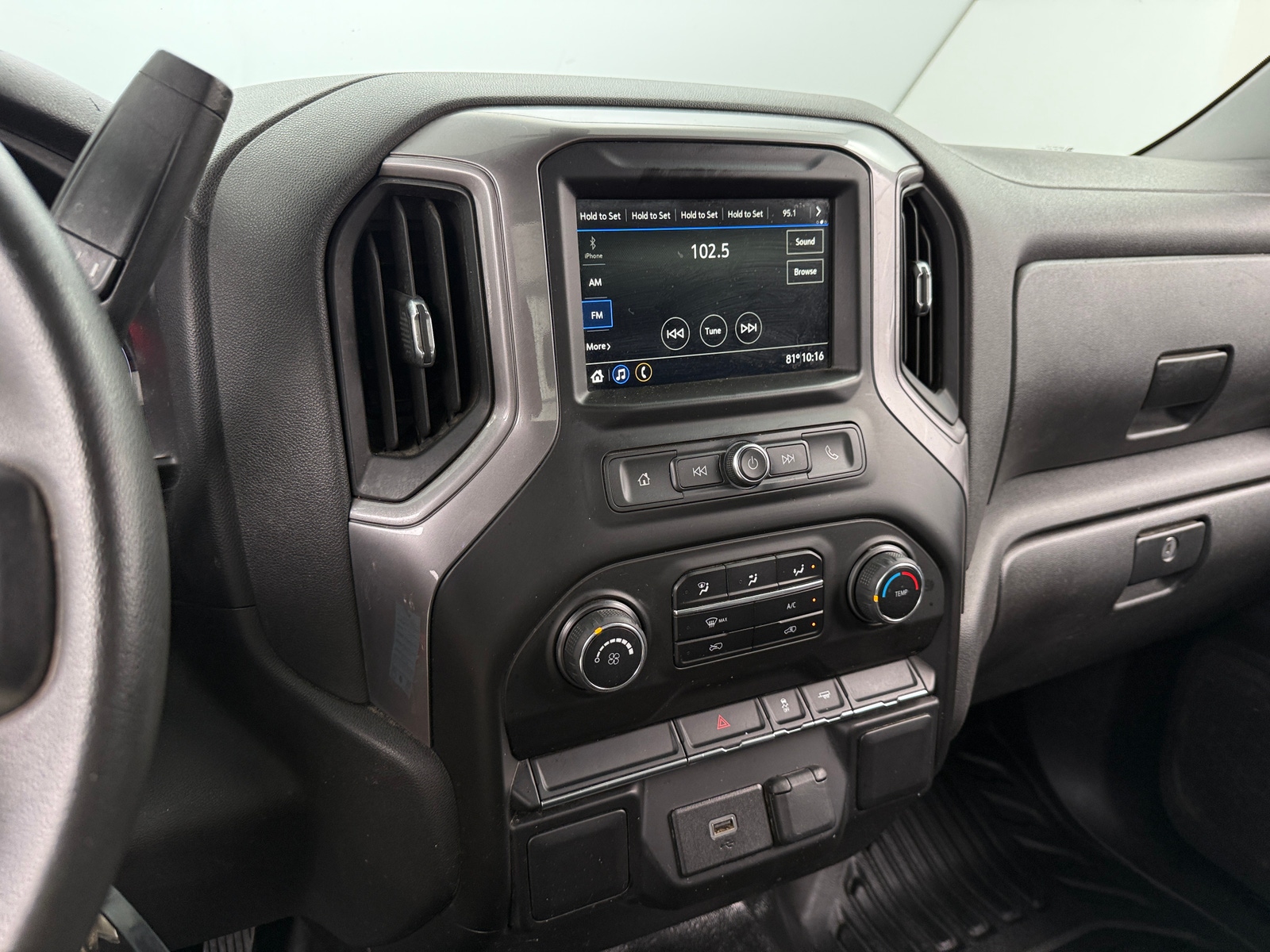 Thumbnail: 2019 Chevrolet Silverado 1500 - 4