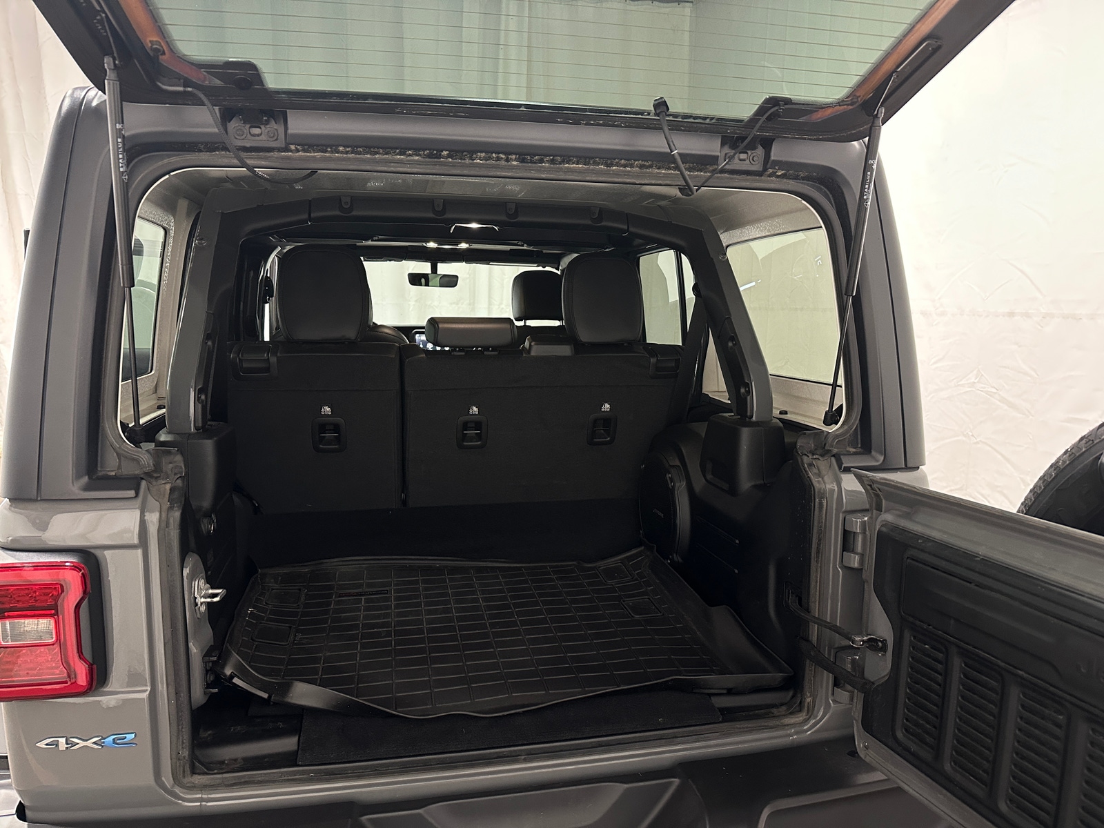 Thumbnail: 2021 Jeep Wrangler - 6