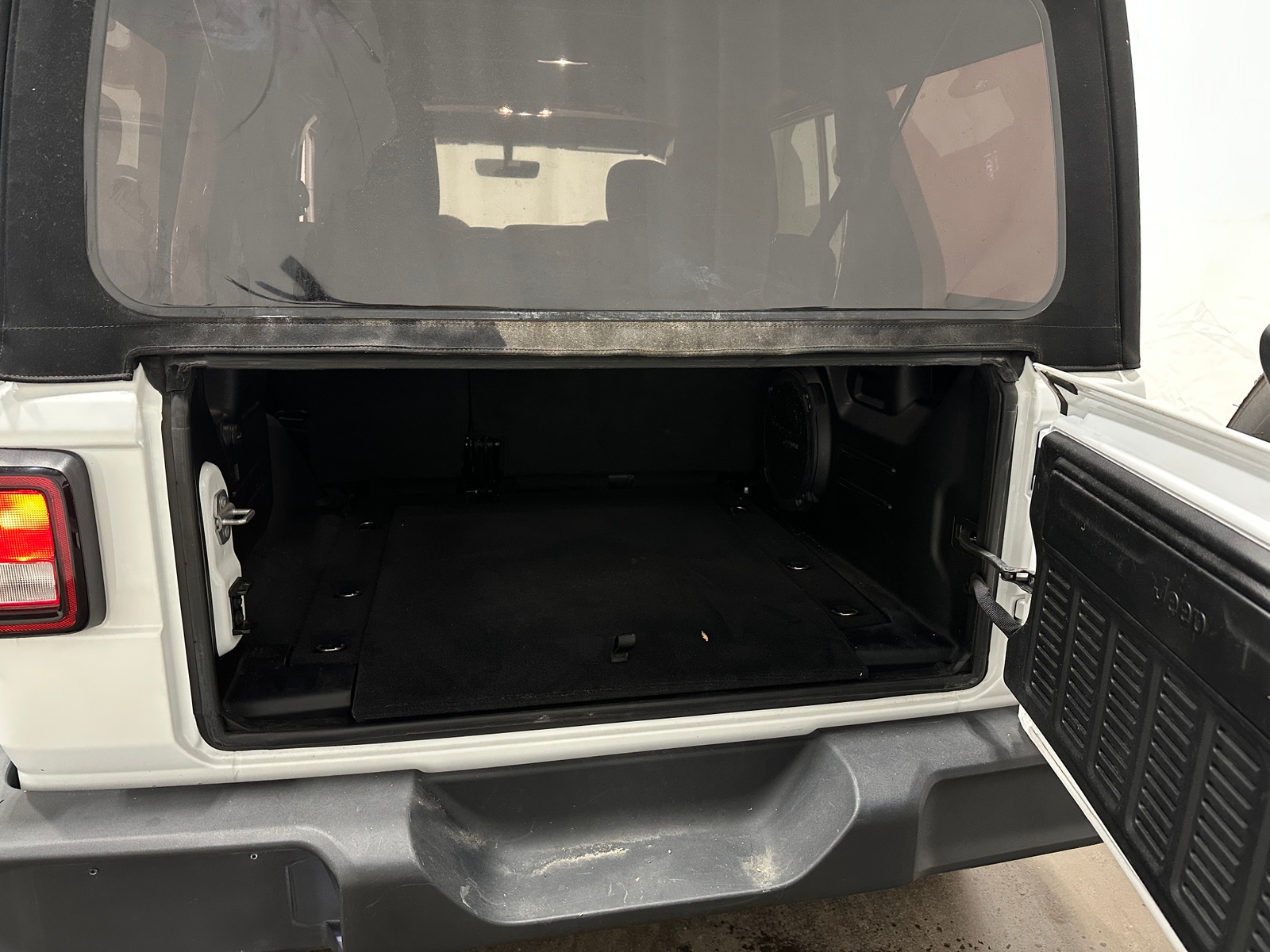 Thumbnail: 2022 Jeep Wrangler - 7