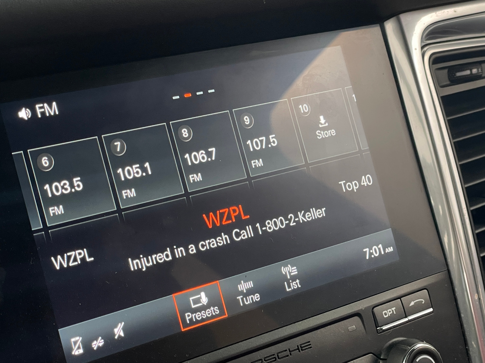 Thumbnail: 2017 Porsche Macan - 3