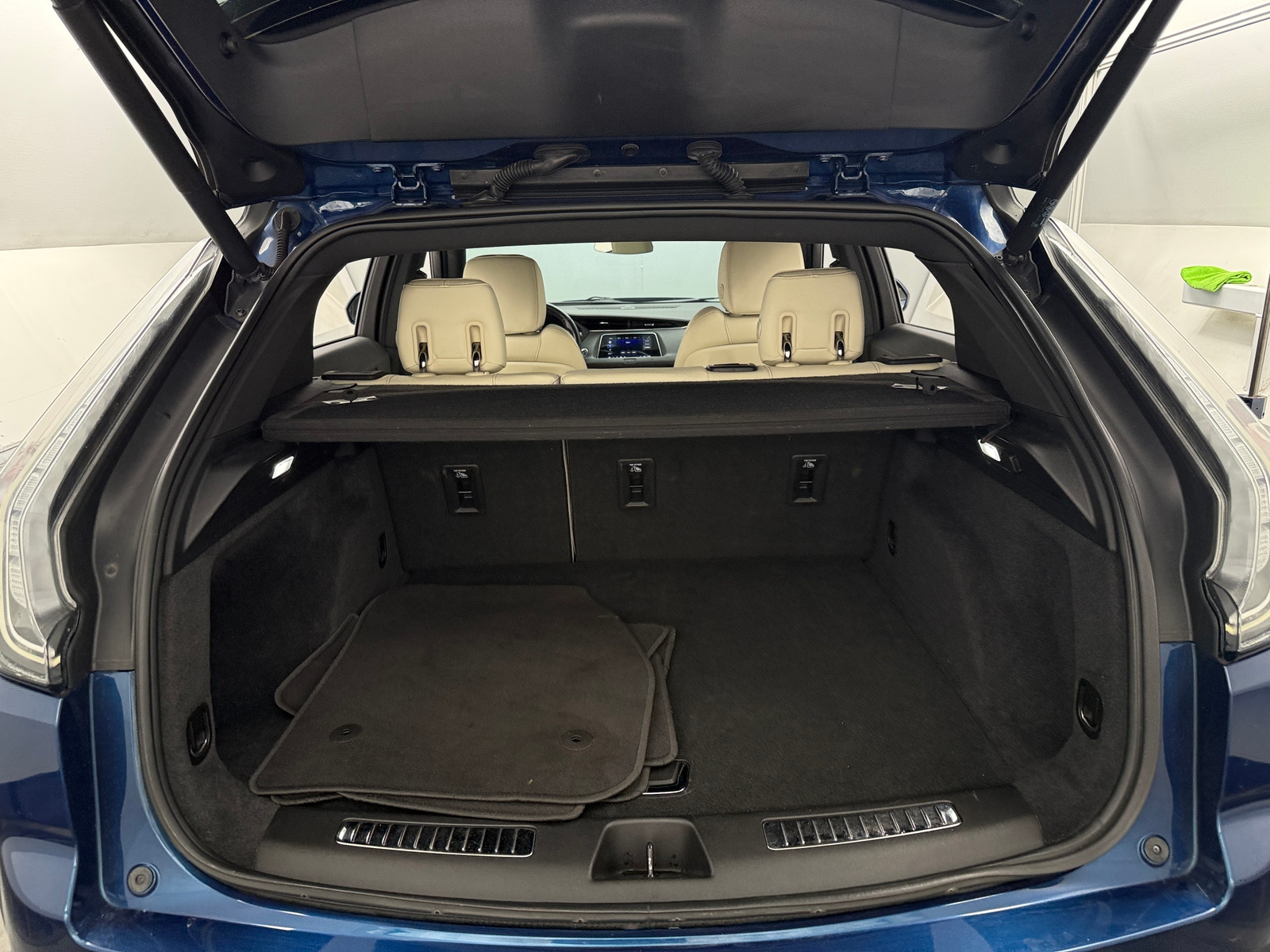 Thumbnail: 2019 Cadillac XT4 - 6