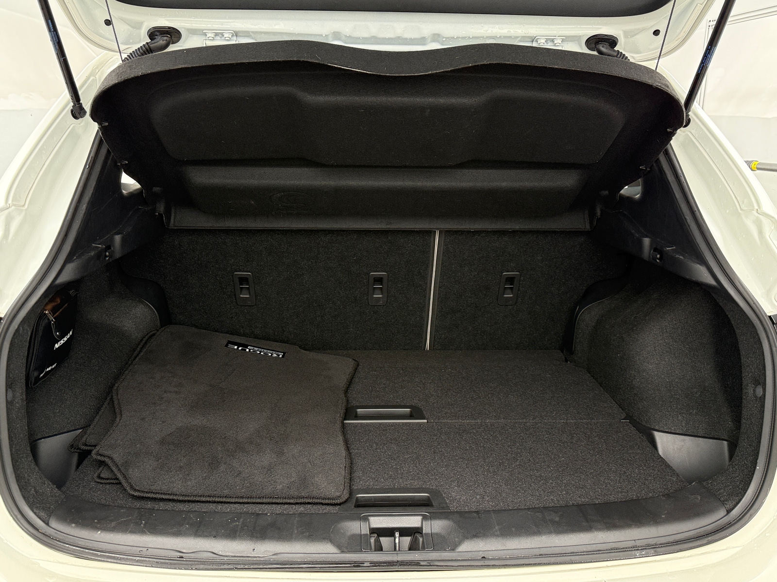 Thumbnail: 2021 Nissan Rogue Sport - 6