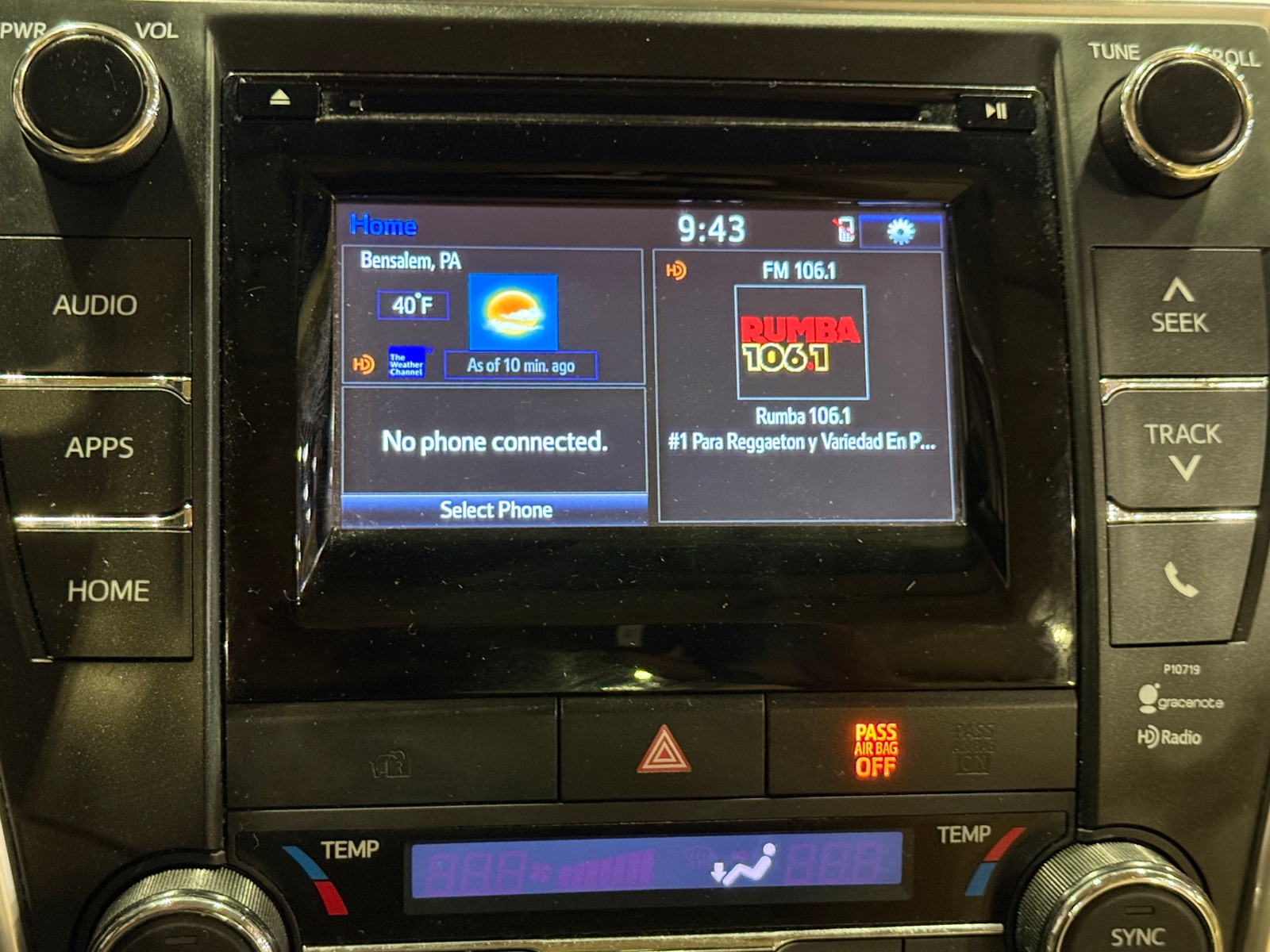 Thumbnail: 2015 Toyota Camry - 4