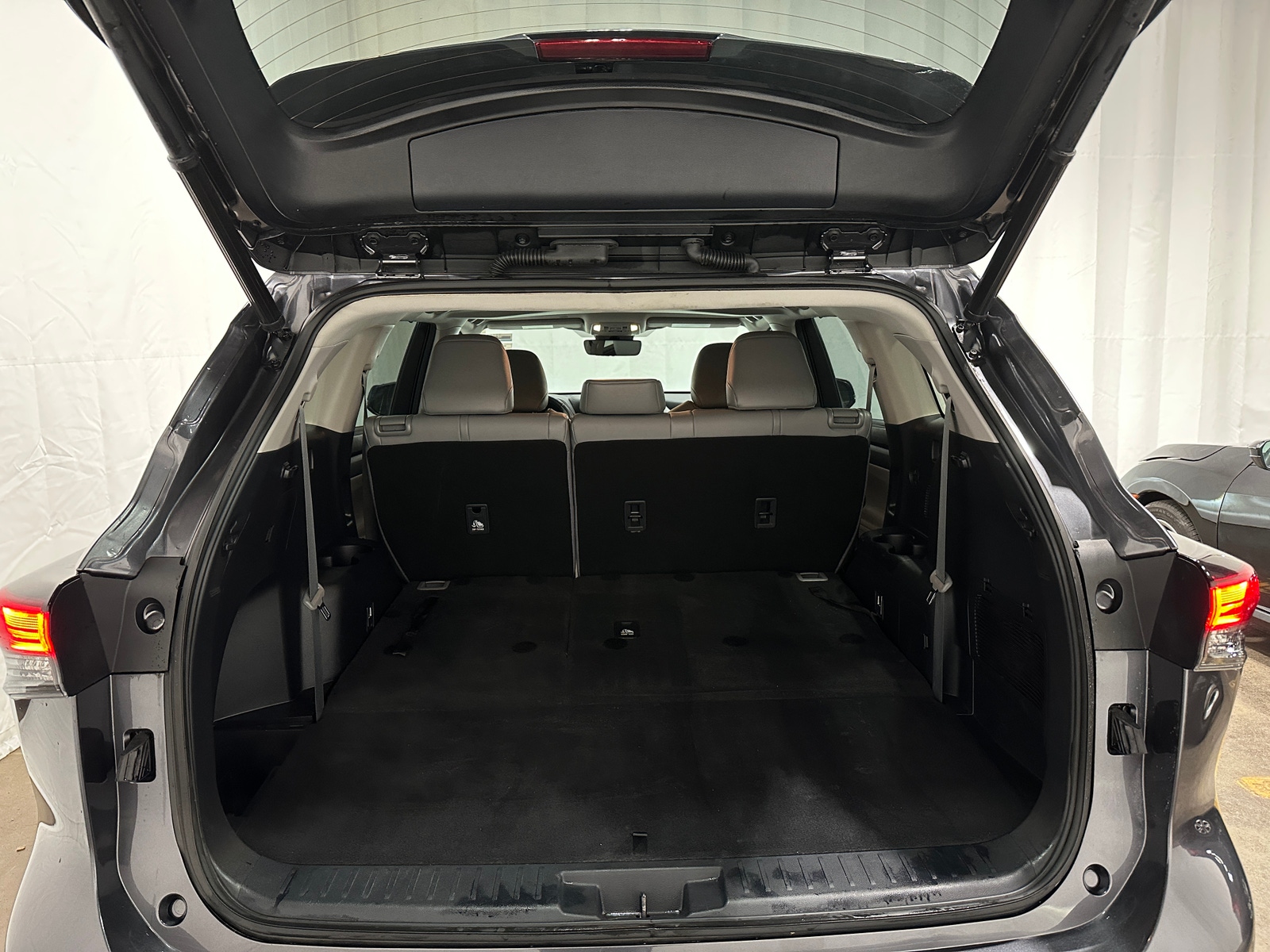 Thumbnail: 2021 Toyota Highlander - 6