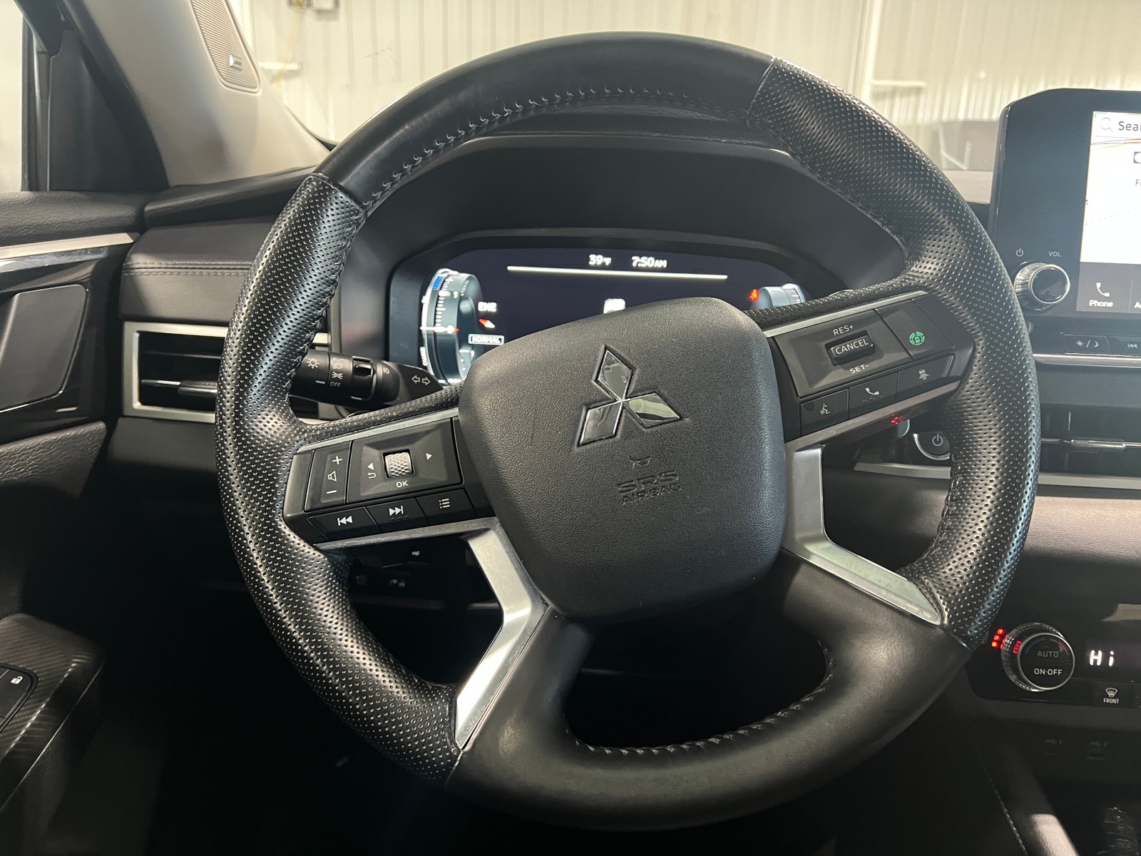 Thumbnail: 2024 Mitsubishi Outlander - 4