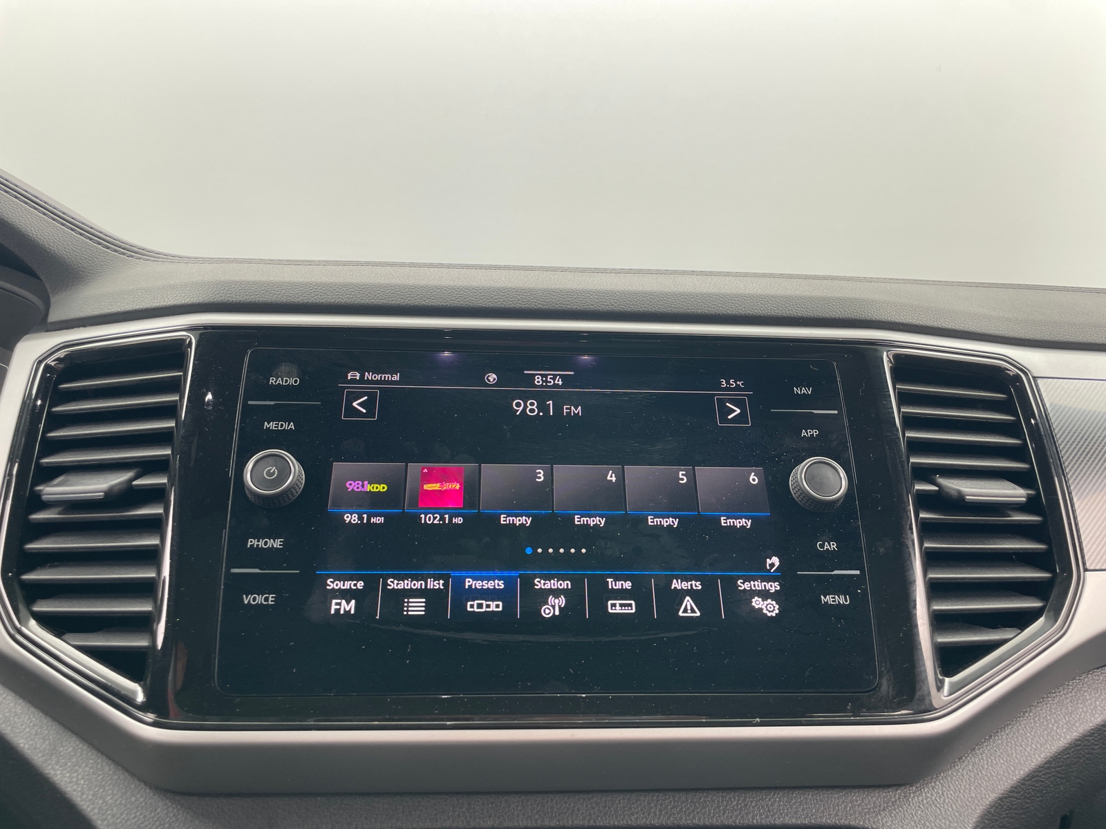 Thumbnail: 2021 Volkswagen Atlas - 3