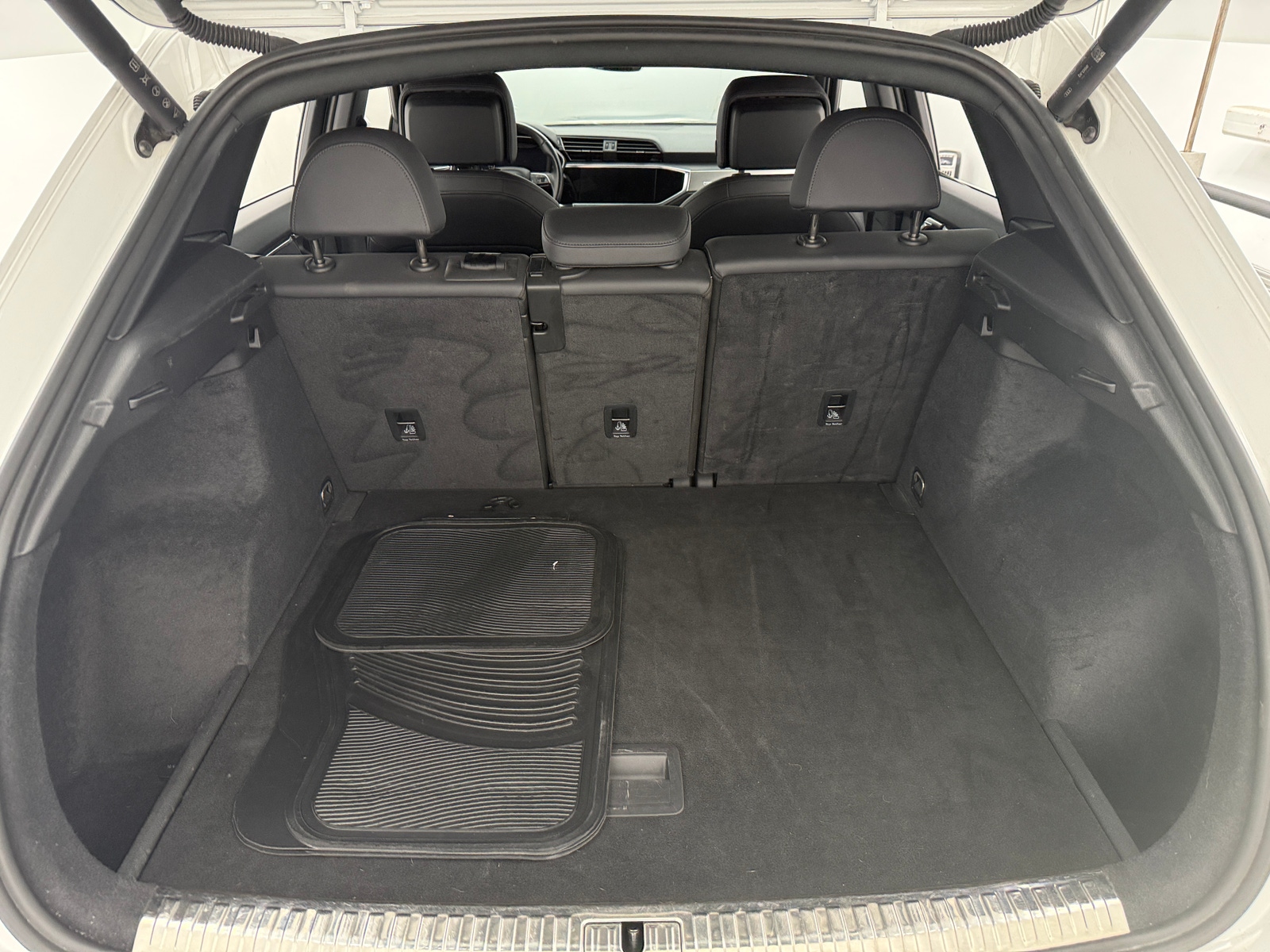 Thumbnail: 2023 Audi Q3 - 6