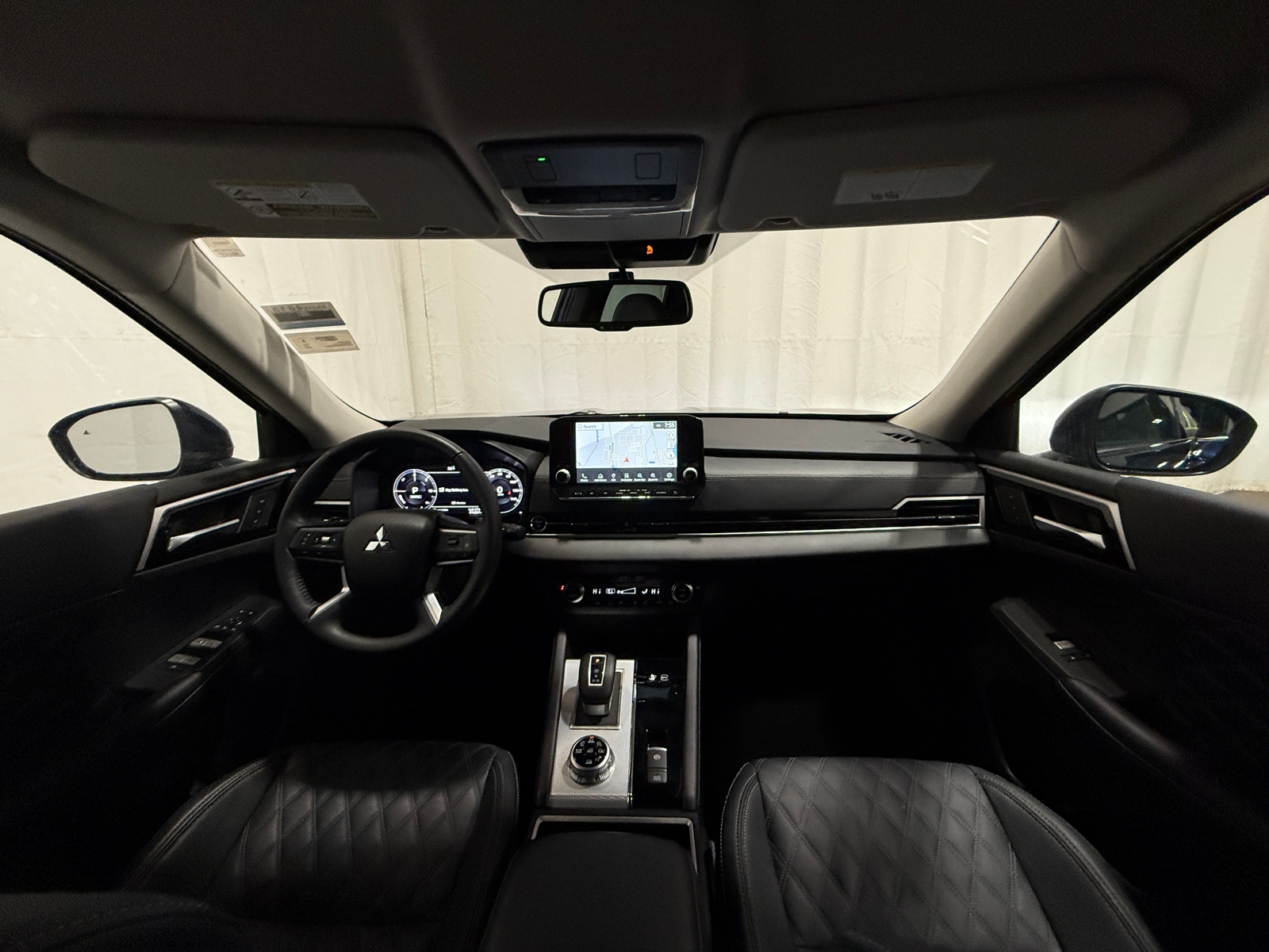 Thumbnail: 2023 Mitsubishi Outlander - 2