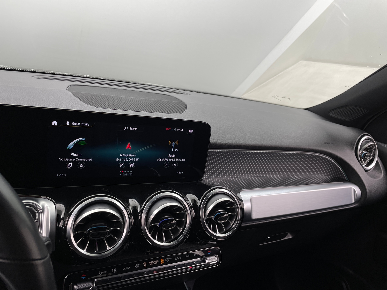 Thumbnail: 2022 Mercedes-Benz GLB - 3