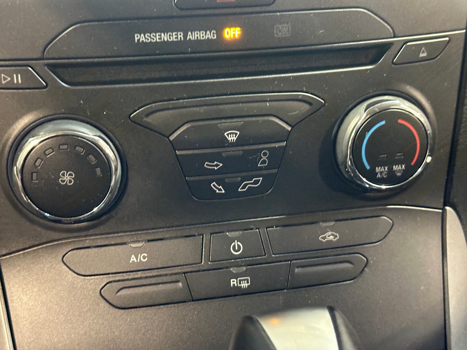 Thumbnail: 2017 Ford Edge - 4