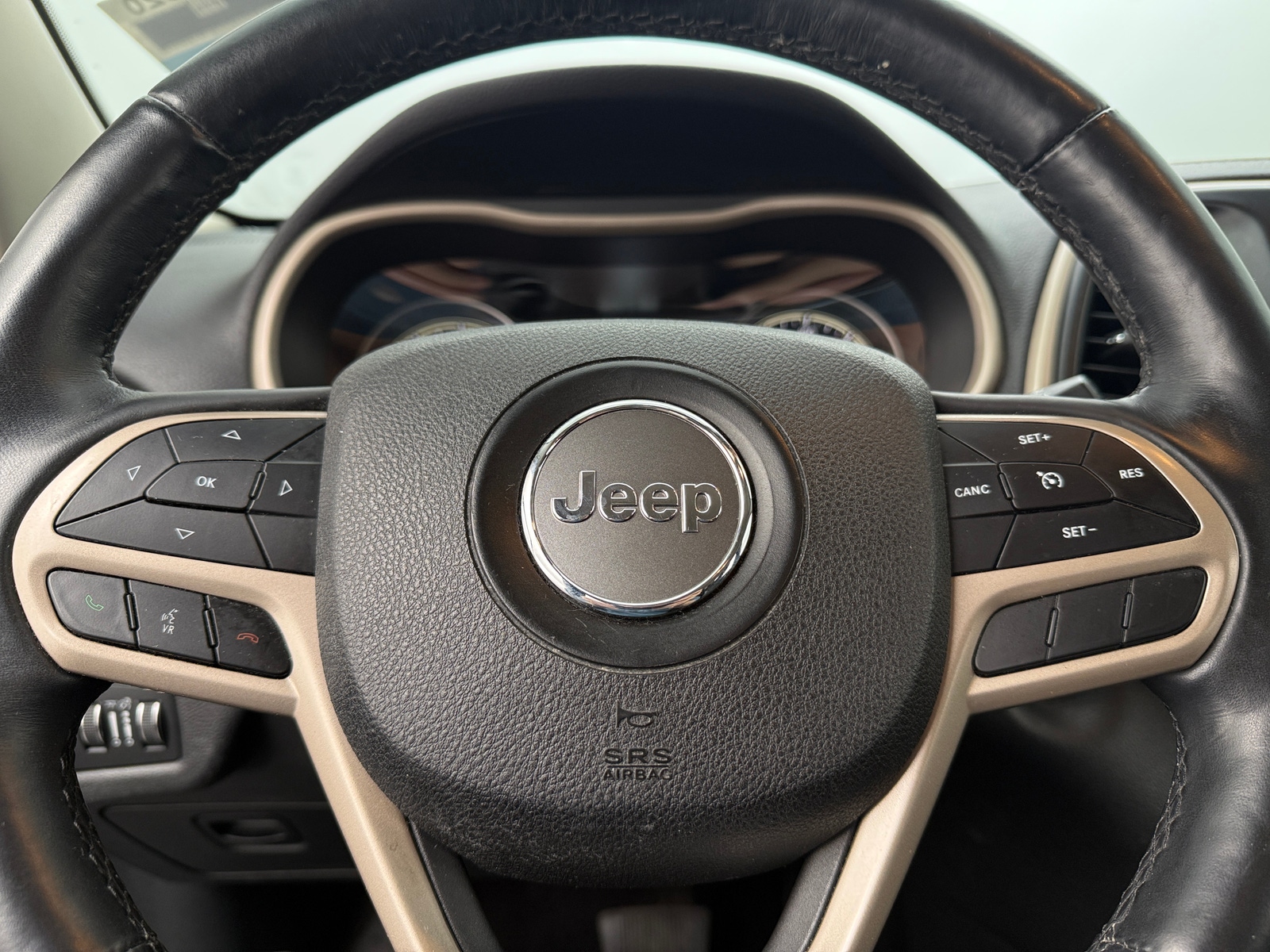 Thumbnail: 2017 Jeep Cherokee - 4