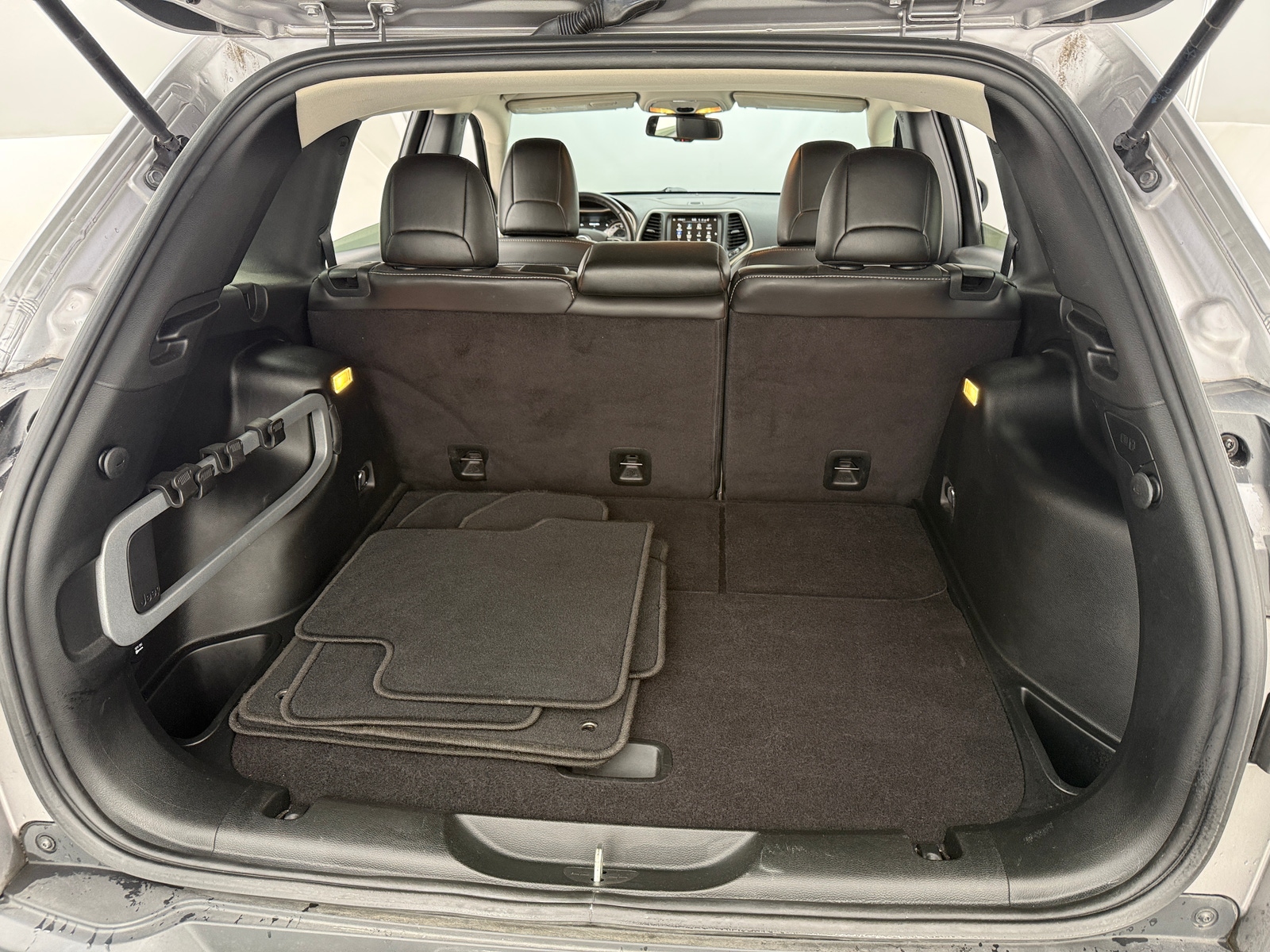 Thumbnail: 2017 Jeep Cherokee - 6