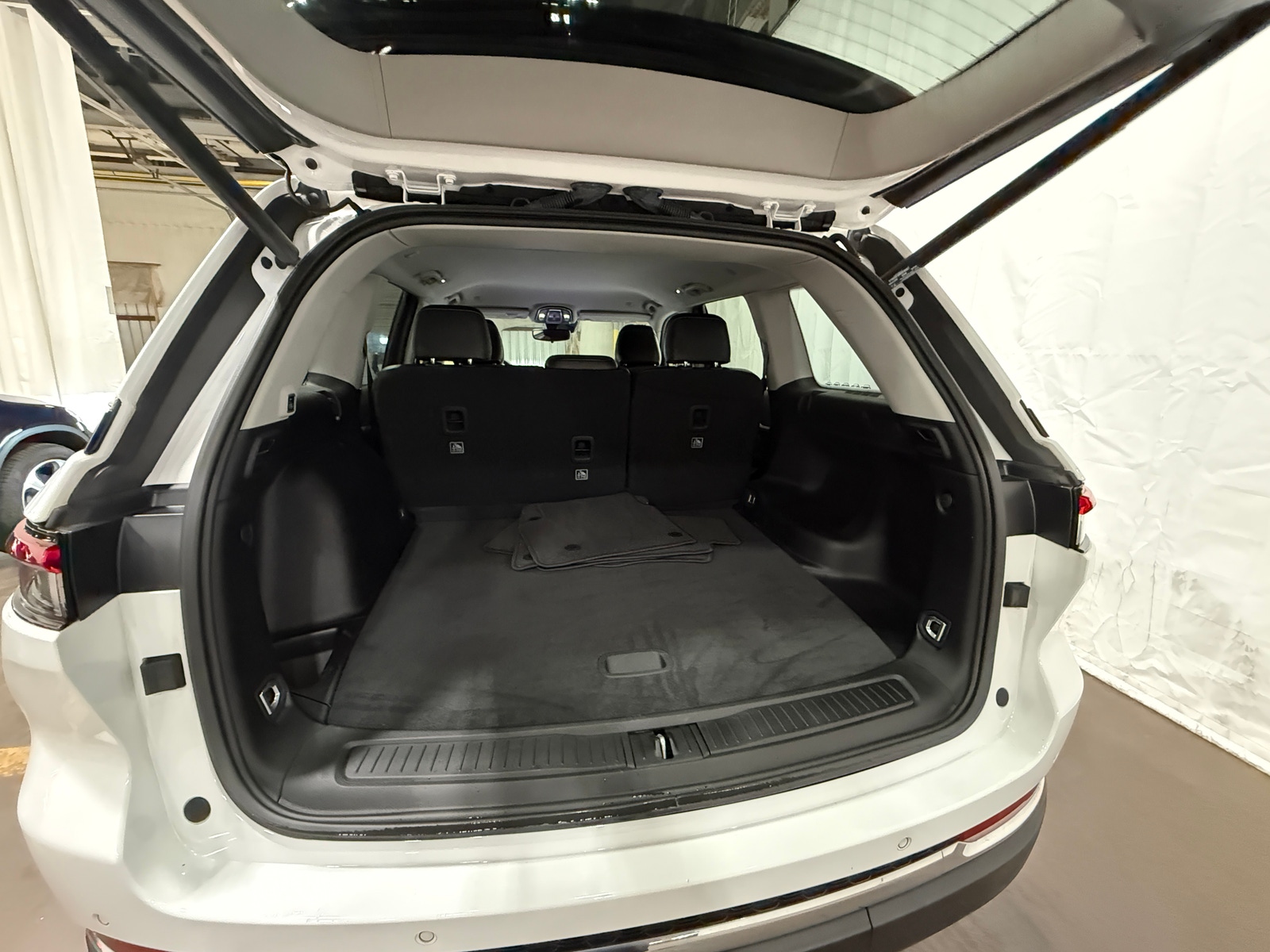 Thumbnail: 2023 Jeep Grand Cherokee - 6