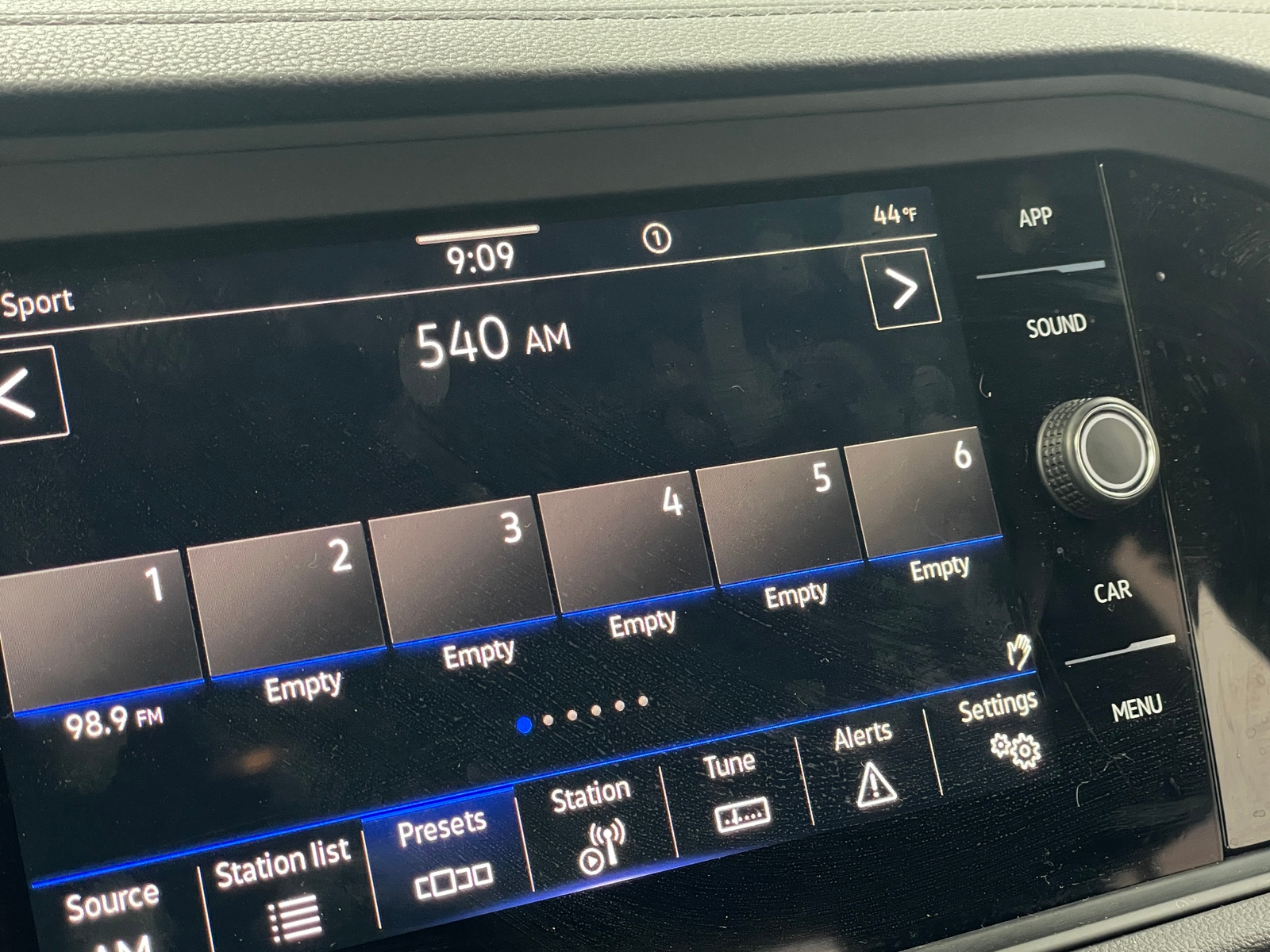 Thumbnail: 2024 Volkswagen Jetta - 4