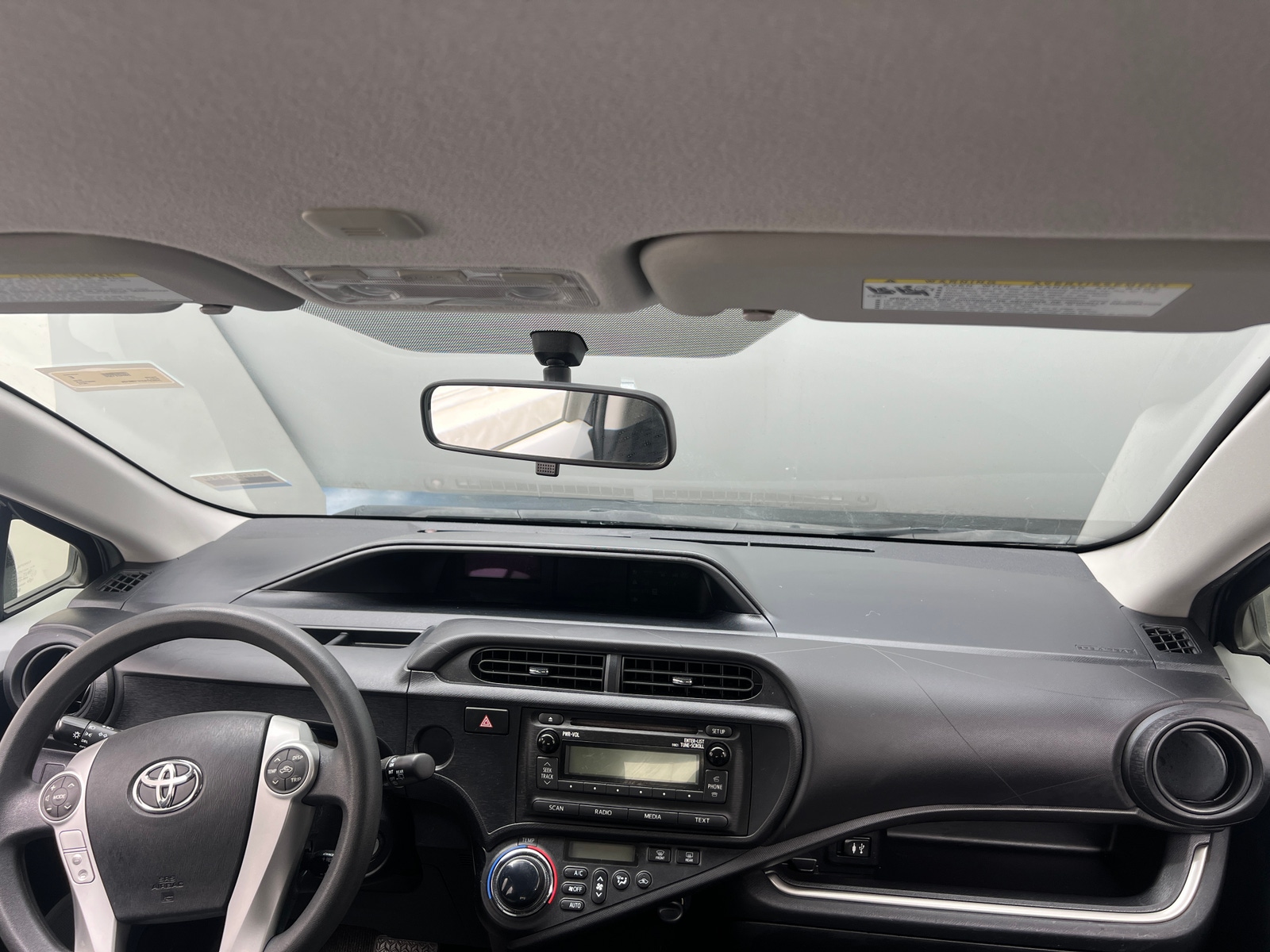 Thumbnail: 2014 Toyota Prius c - 3