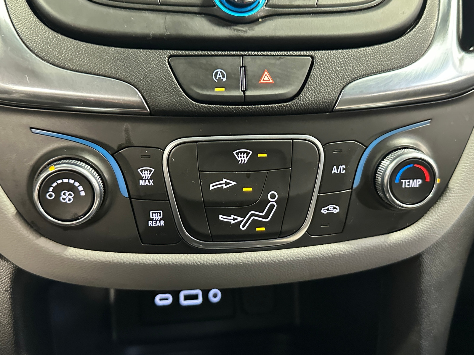 Thumbnail: 2022 Chevrolet Equinox - 4