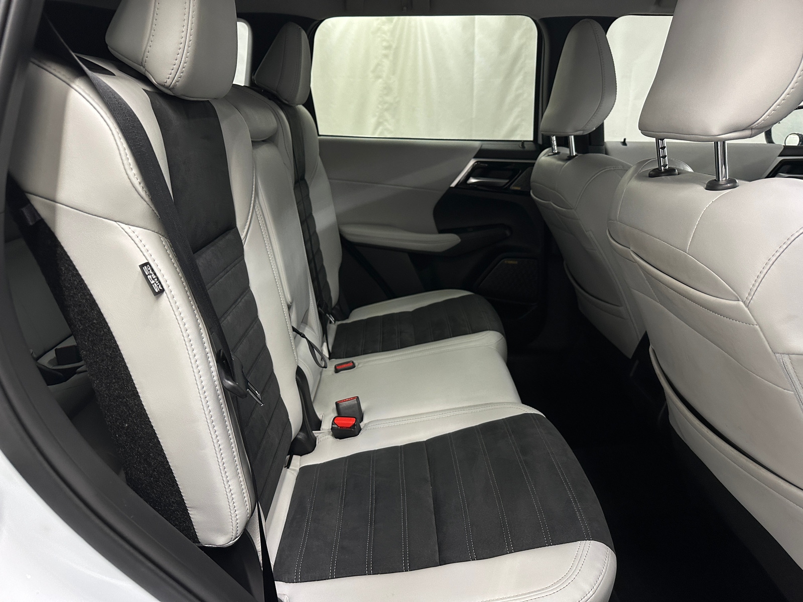 Thumbnail: 2025 Mitsubishi Outlander - 5