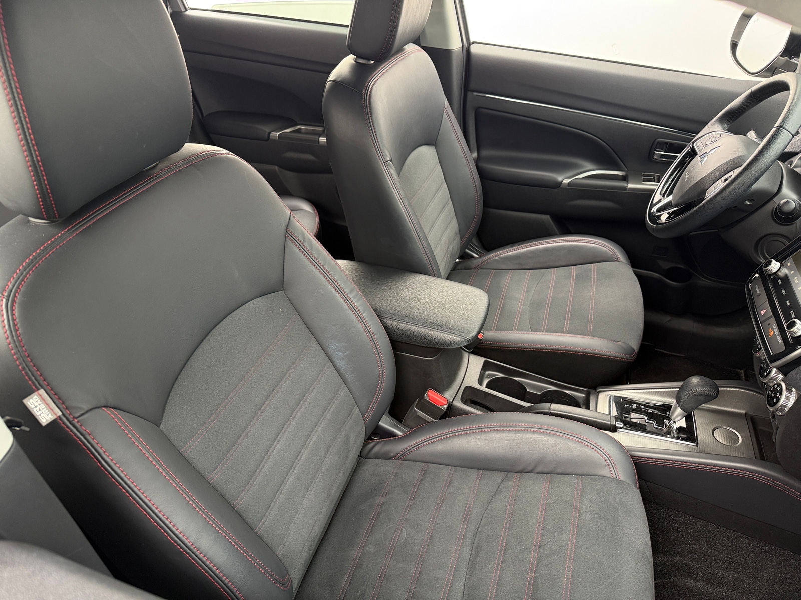 Thumbnail: 2022 Mitsubishi Outlander Sport - 2