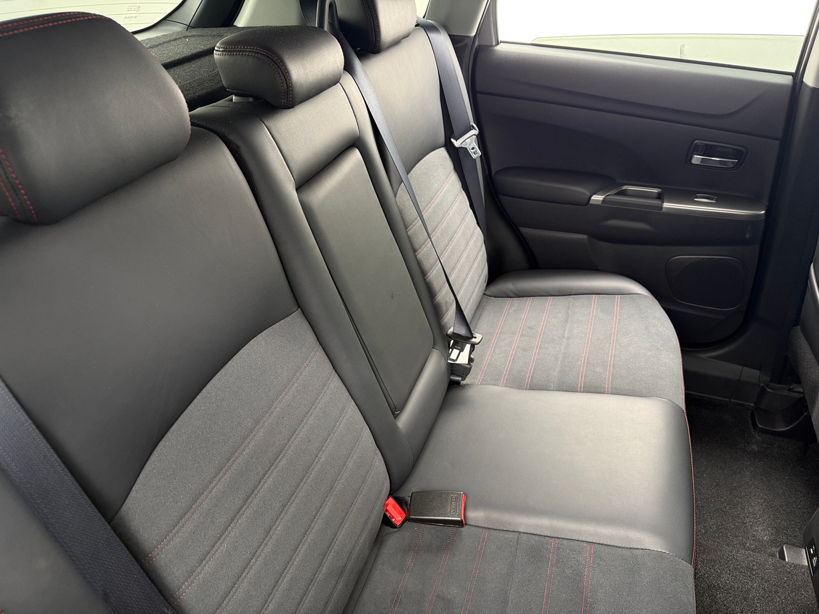 Thumbnail: 2022 Mitsubishi Outlander Sport - 6