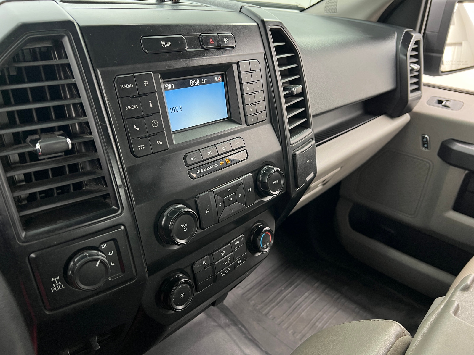 Thumbnail: 2019 Ford Econoline - 4