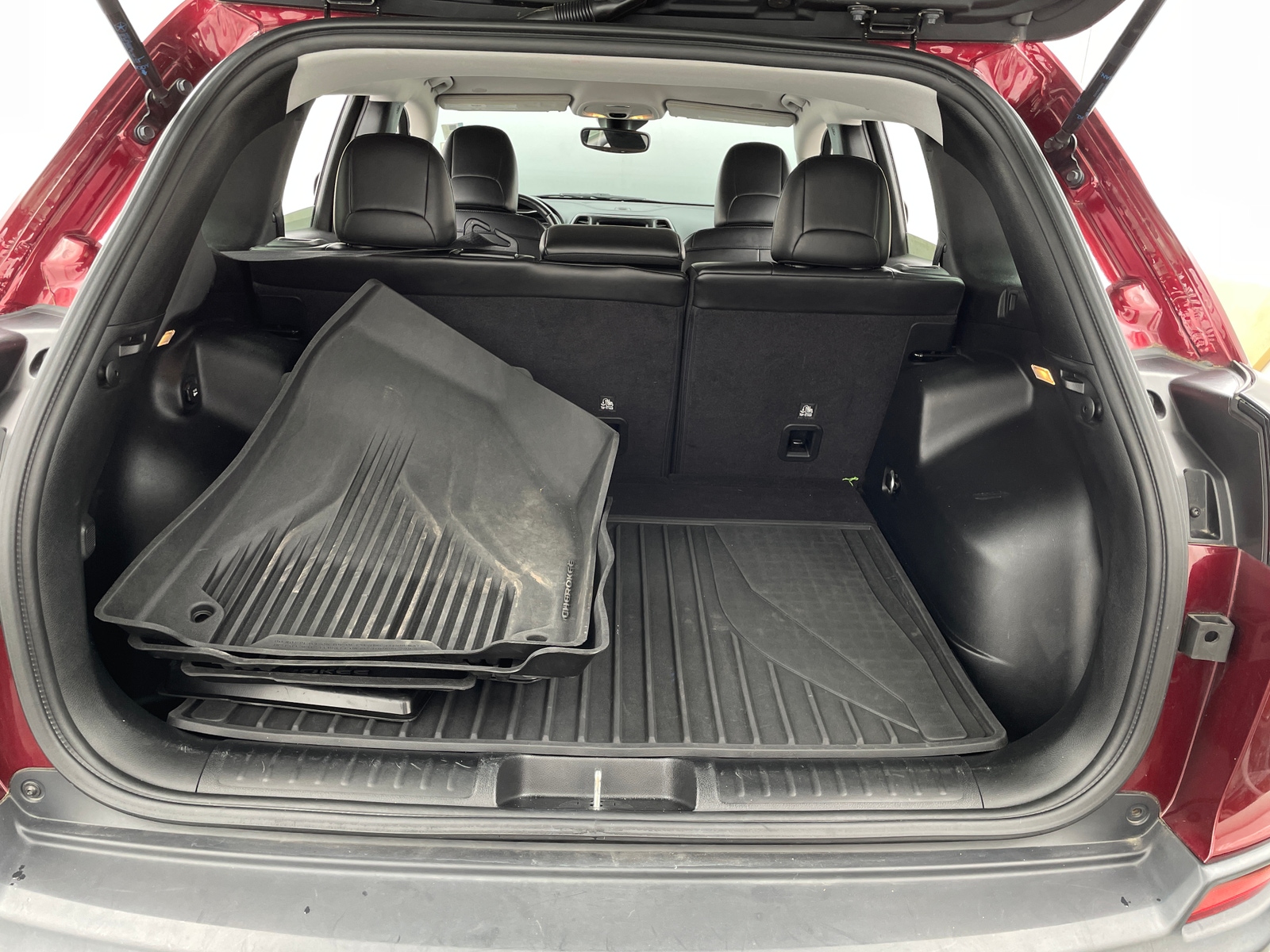 Thumbnail: 2020 Jeep Cherokee - 7