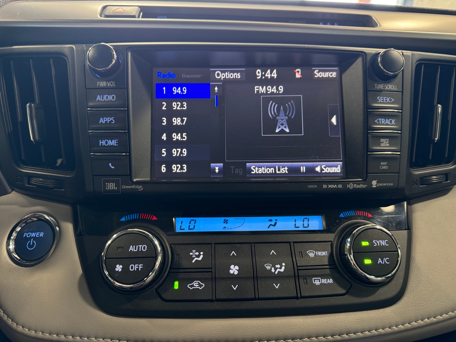 Thumbnail: 2018 Toyota RAV4 - 3