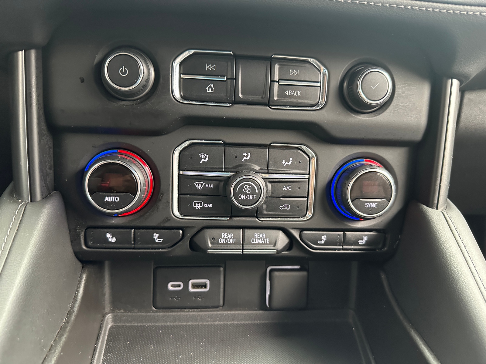 Thumbnail: 2021 Chevrolet Tahoe - 3