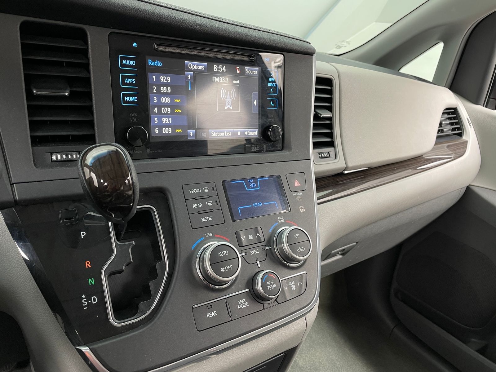 Thumbnail: 2015 Toyota Sienna - 3