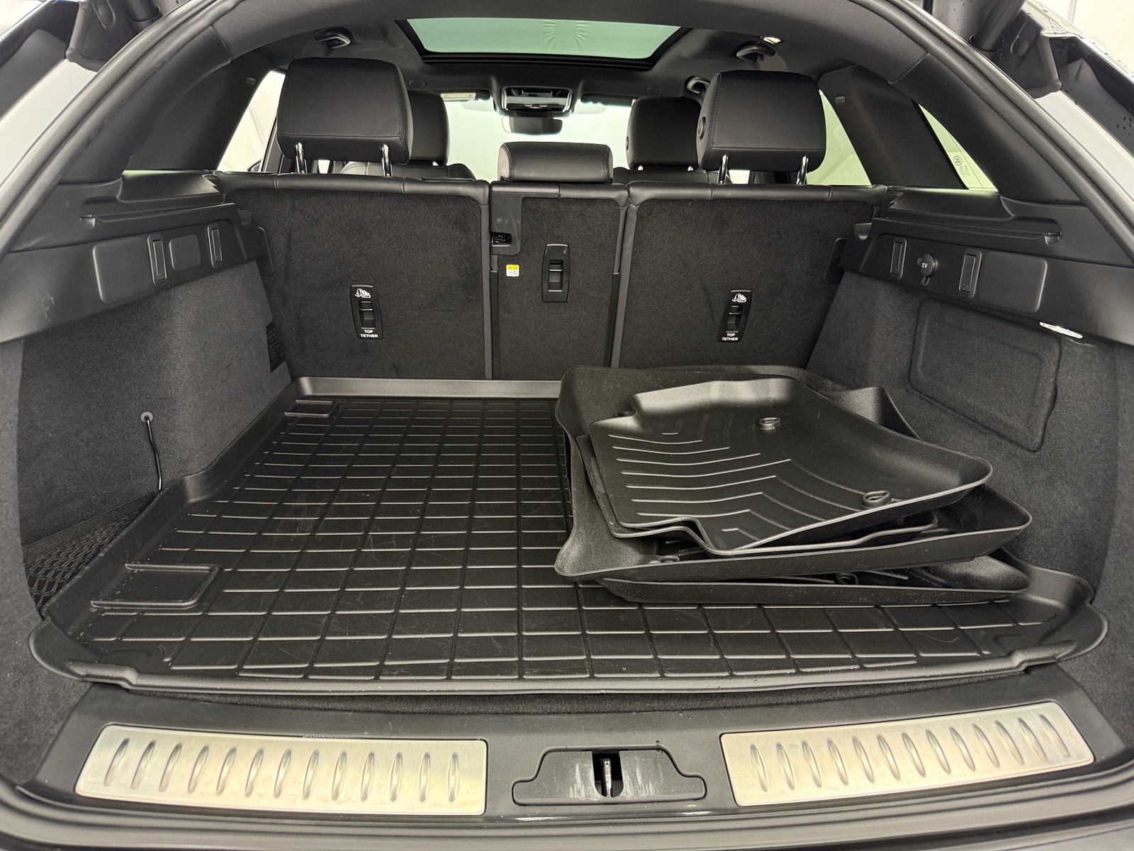 Thumbnail: 2025 Land Rover Range Rover Velar - 6